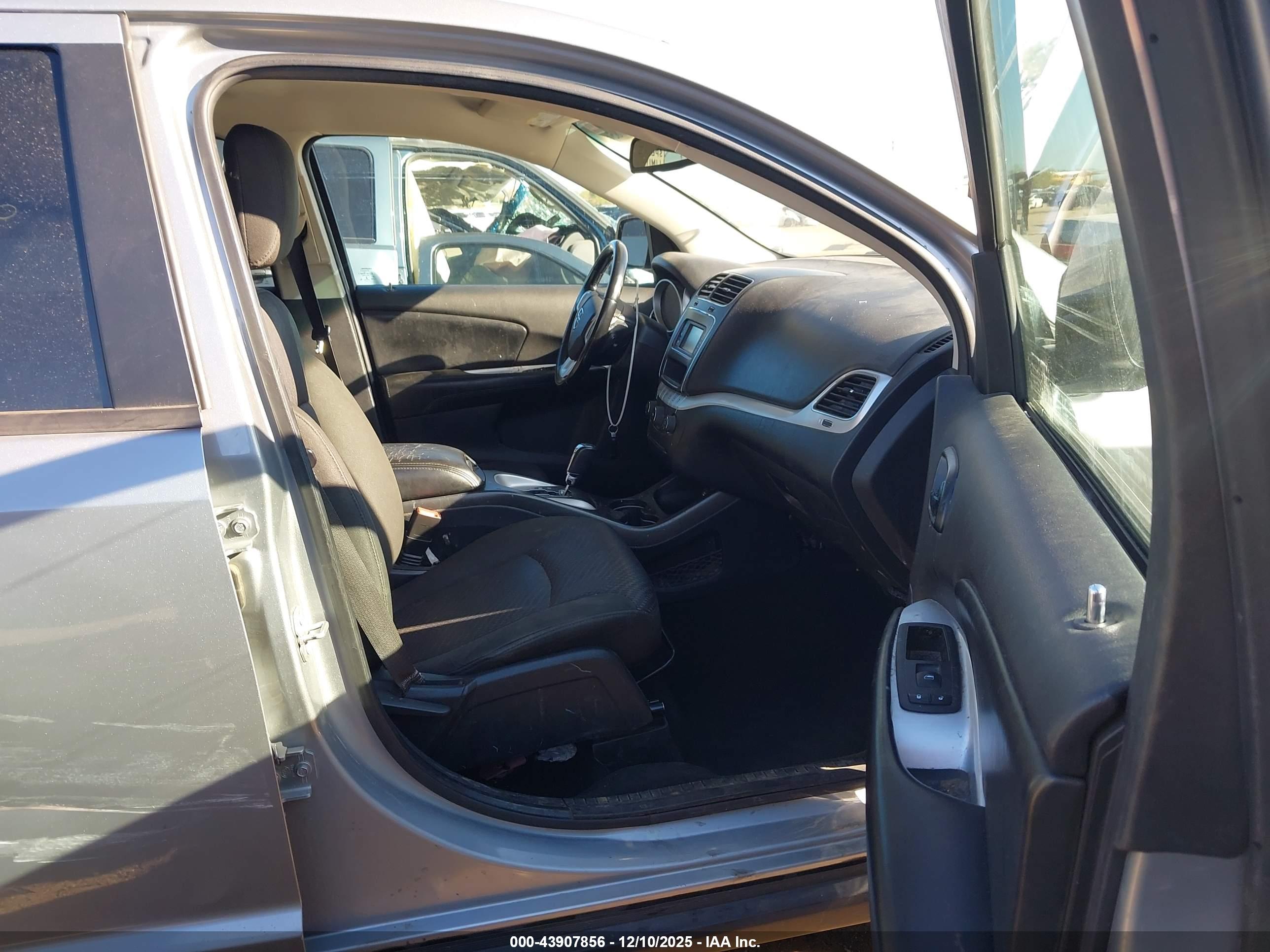 DODGE JOURNEY image 5