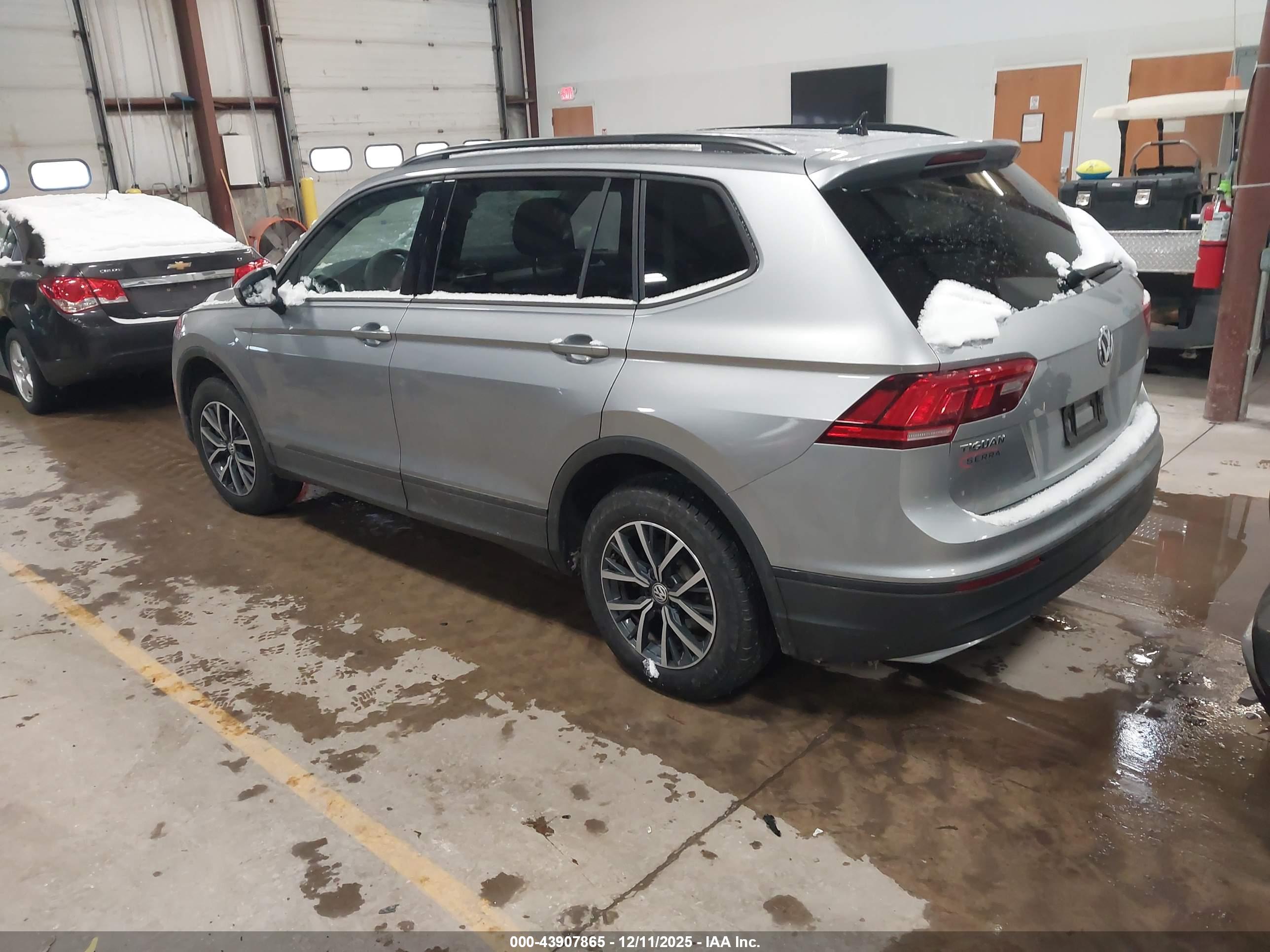 VOLKSWAGEN TIGUAN image 3