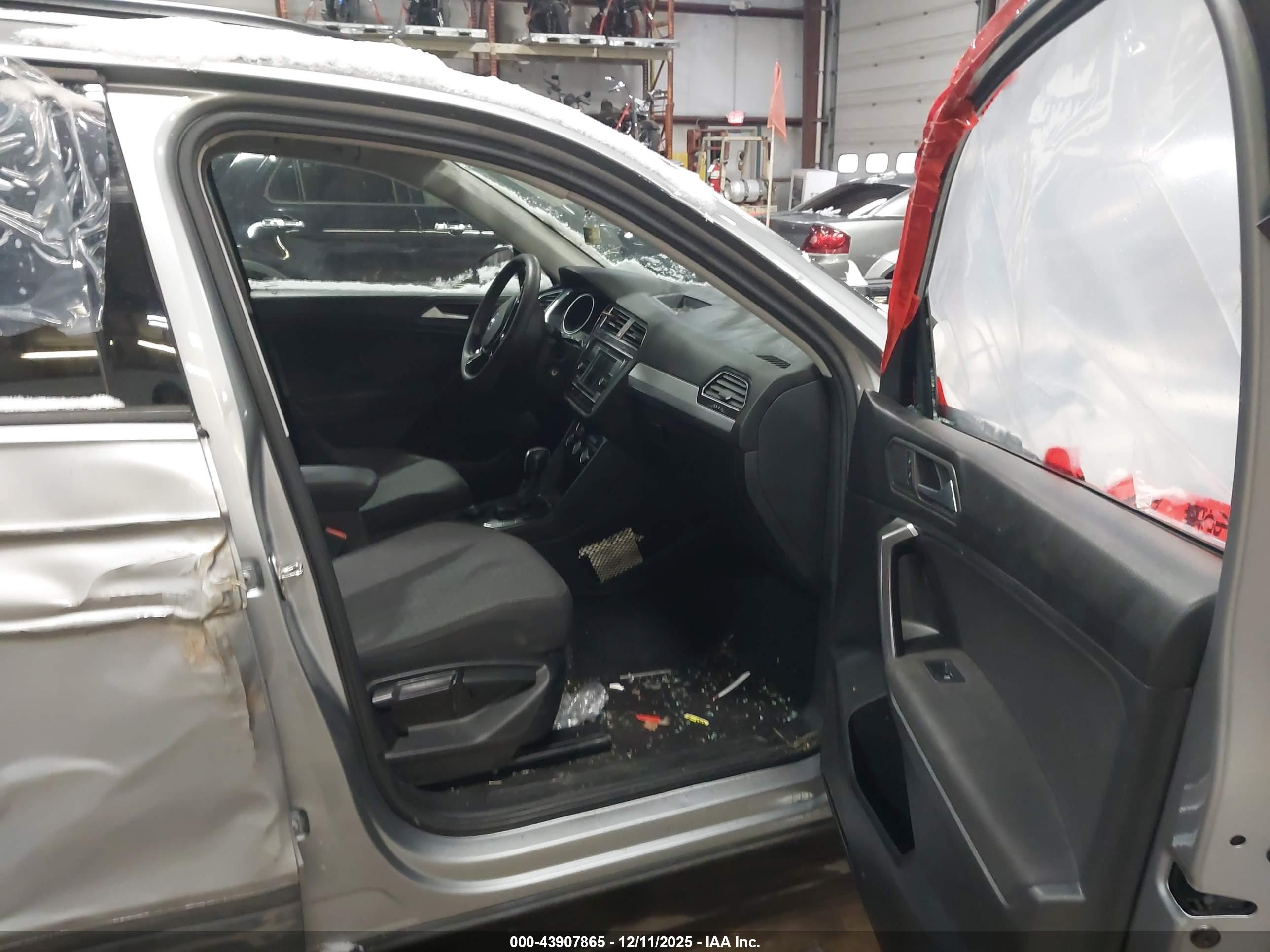 VOLKSWAGEN TIGUAN image 5