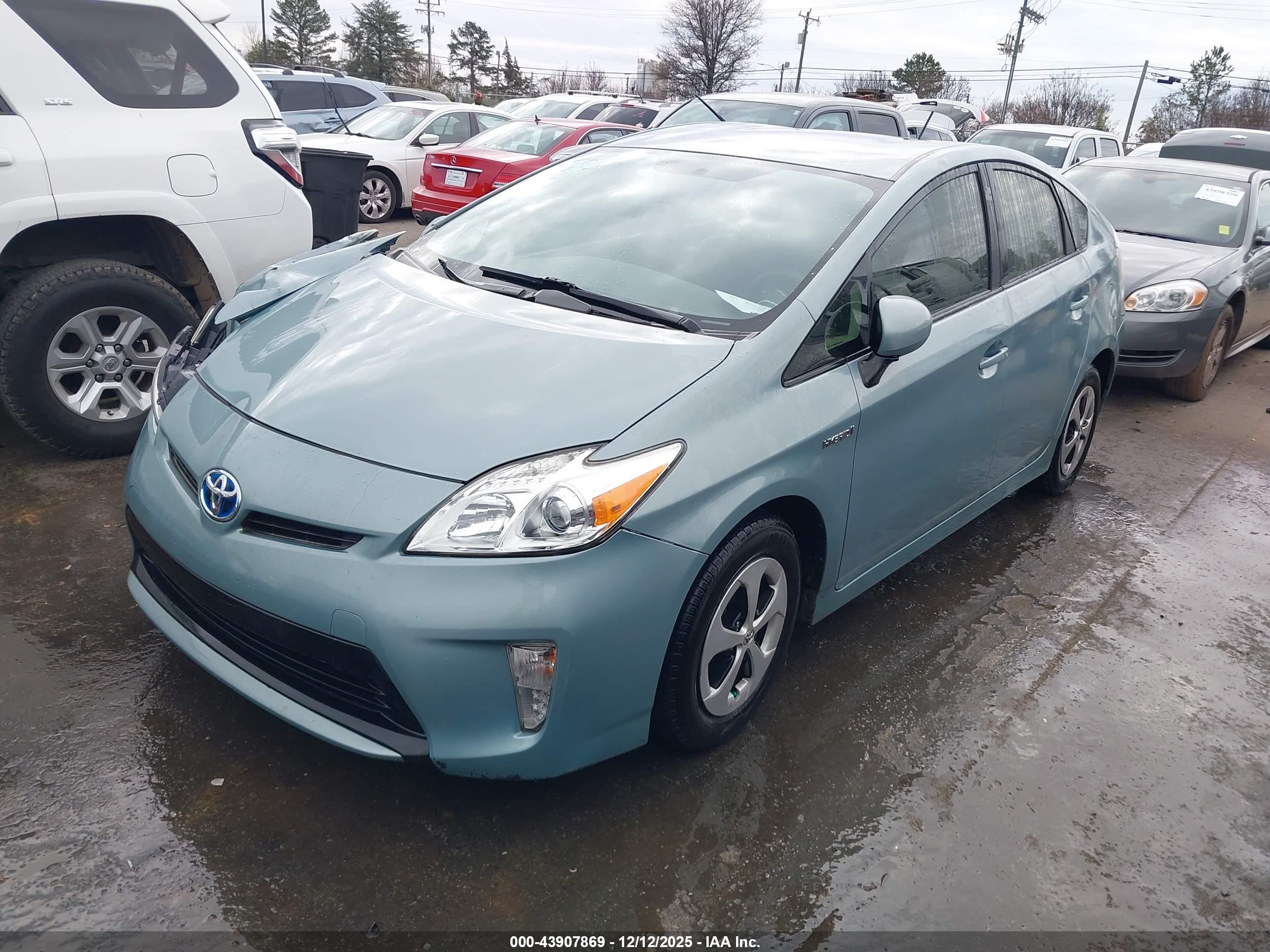 TOYOTA PRIUS image 2