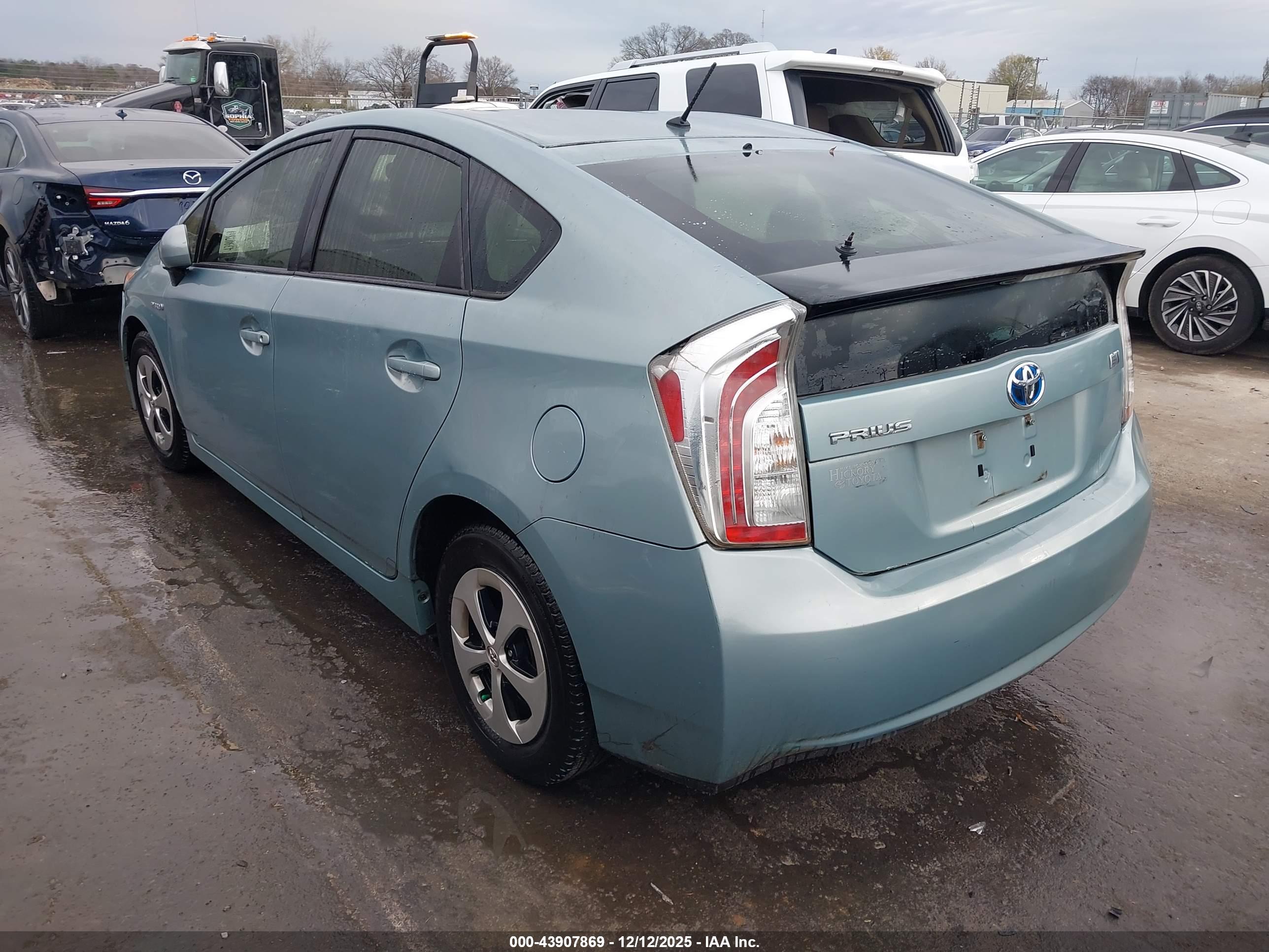 TOYOTA PRIUS image 3