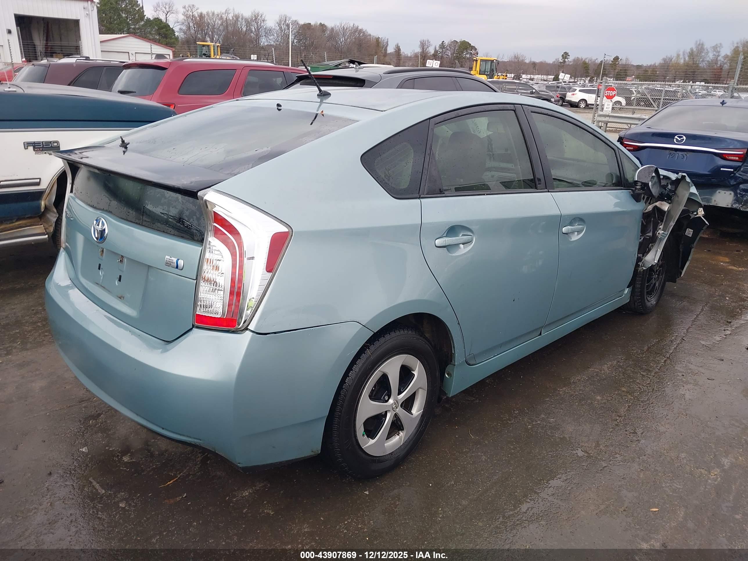 TOYOTA PRIUS image 4