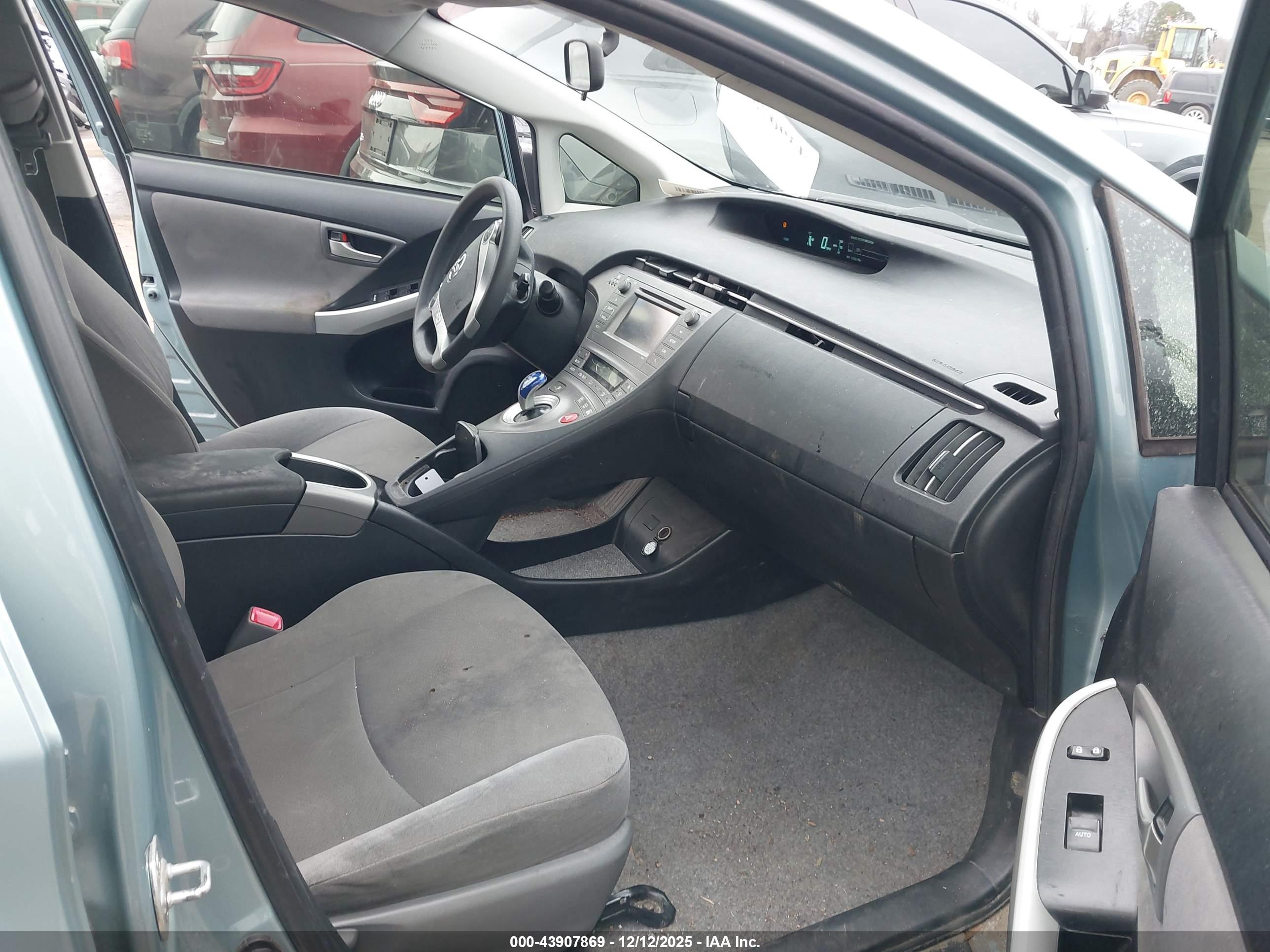 TOYOTA PRIUS image 5