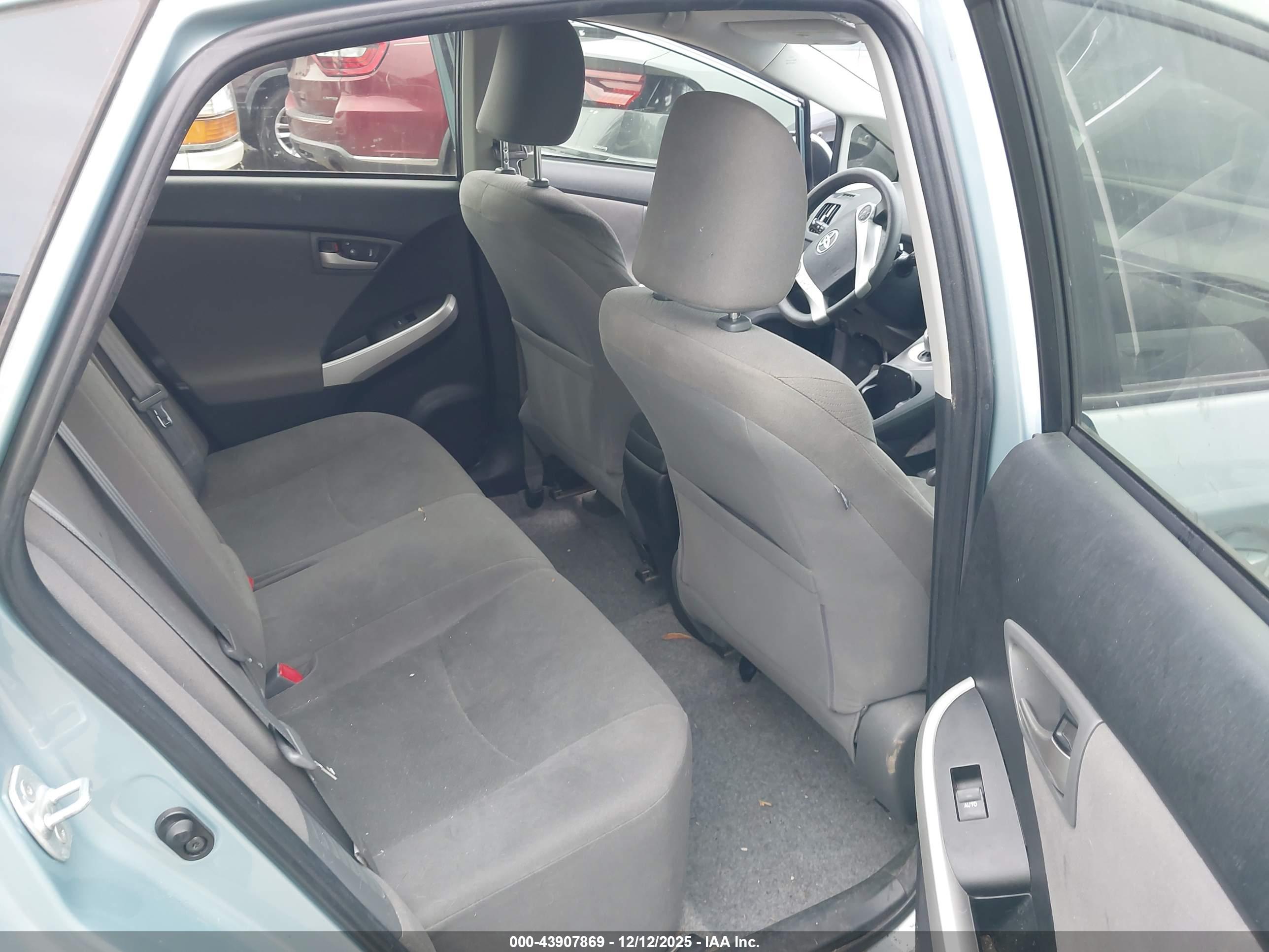 TOYOTA PRIUS image 8