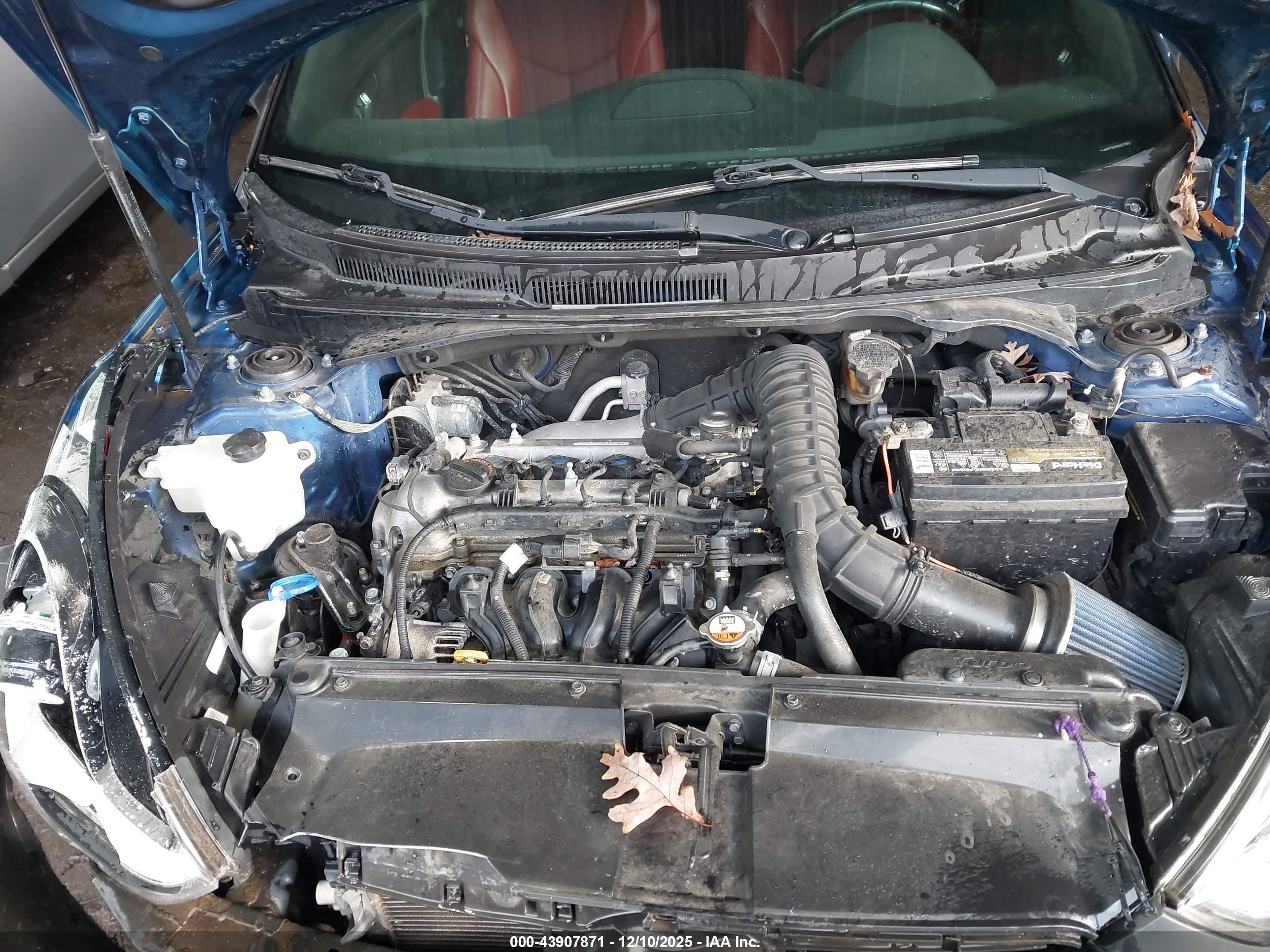 HYUNDAI VELOSTER image 10