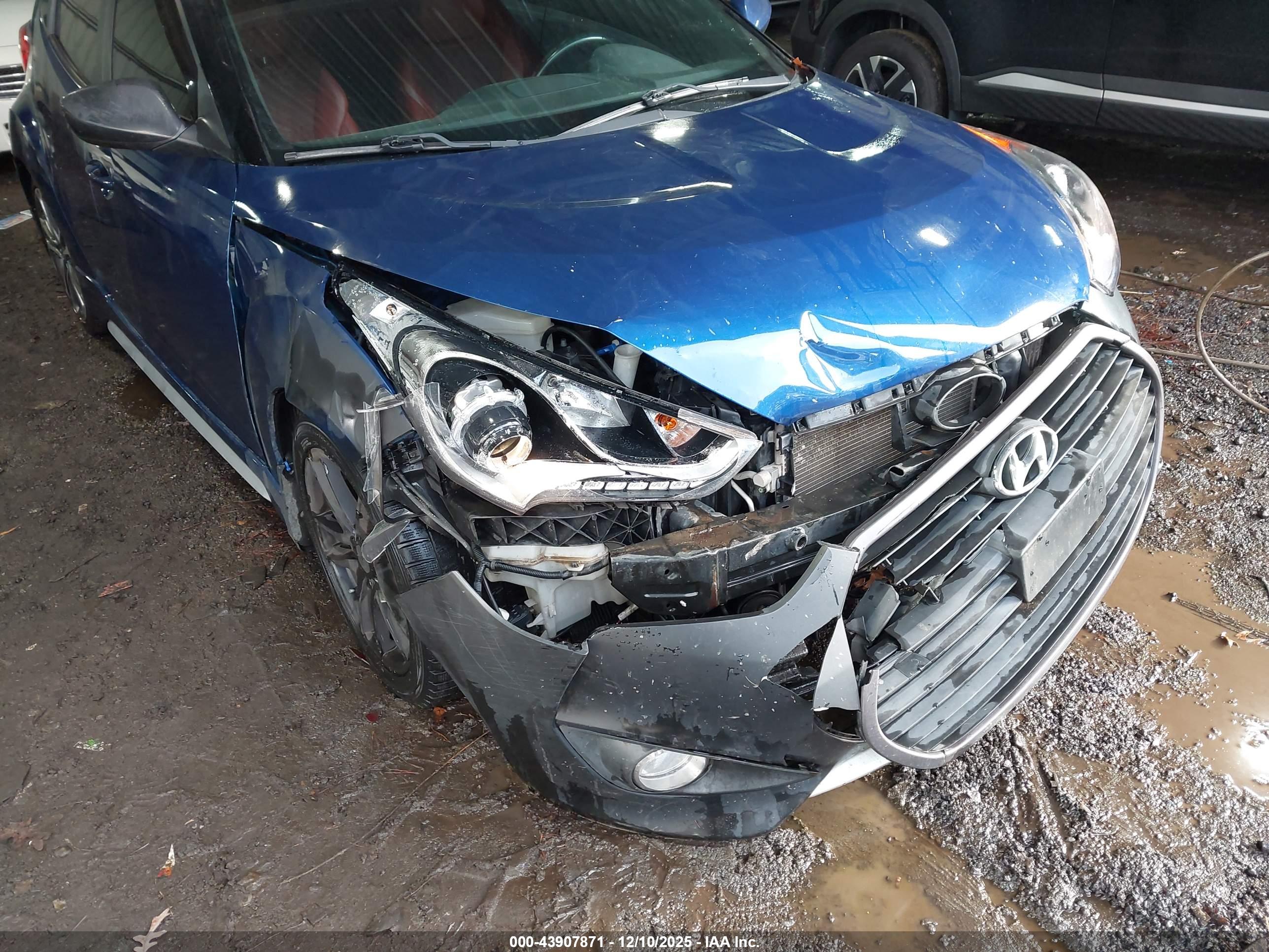 HYUNDAI VELOSTER image 6