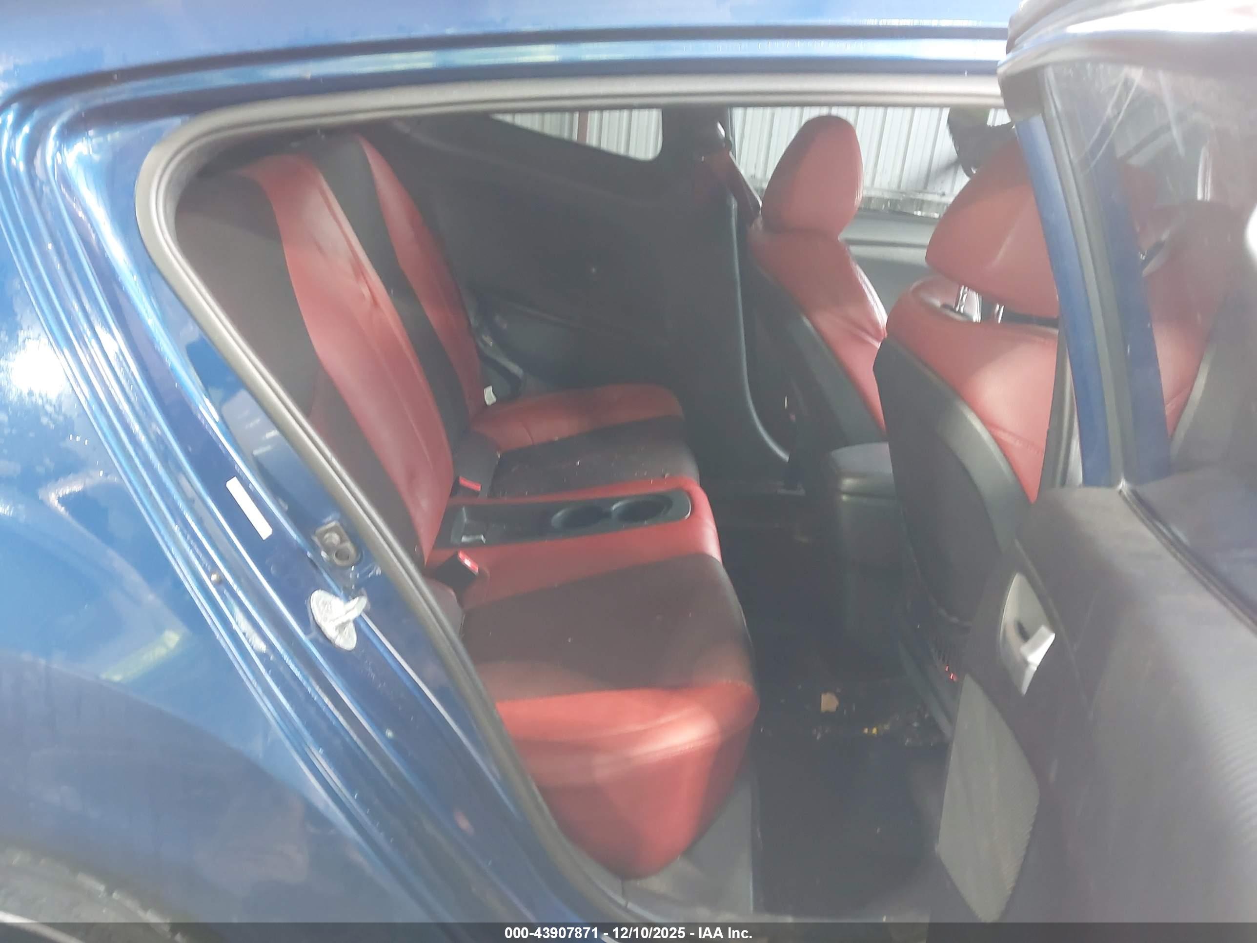 HYUNDAI VELOSTER image 8