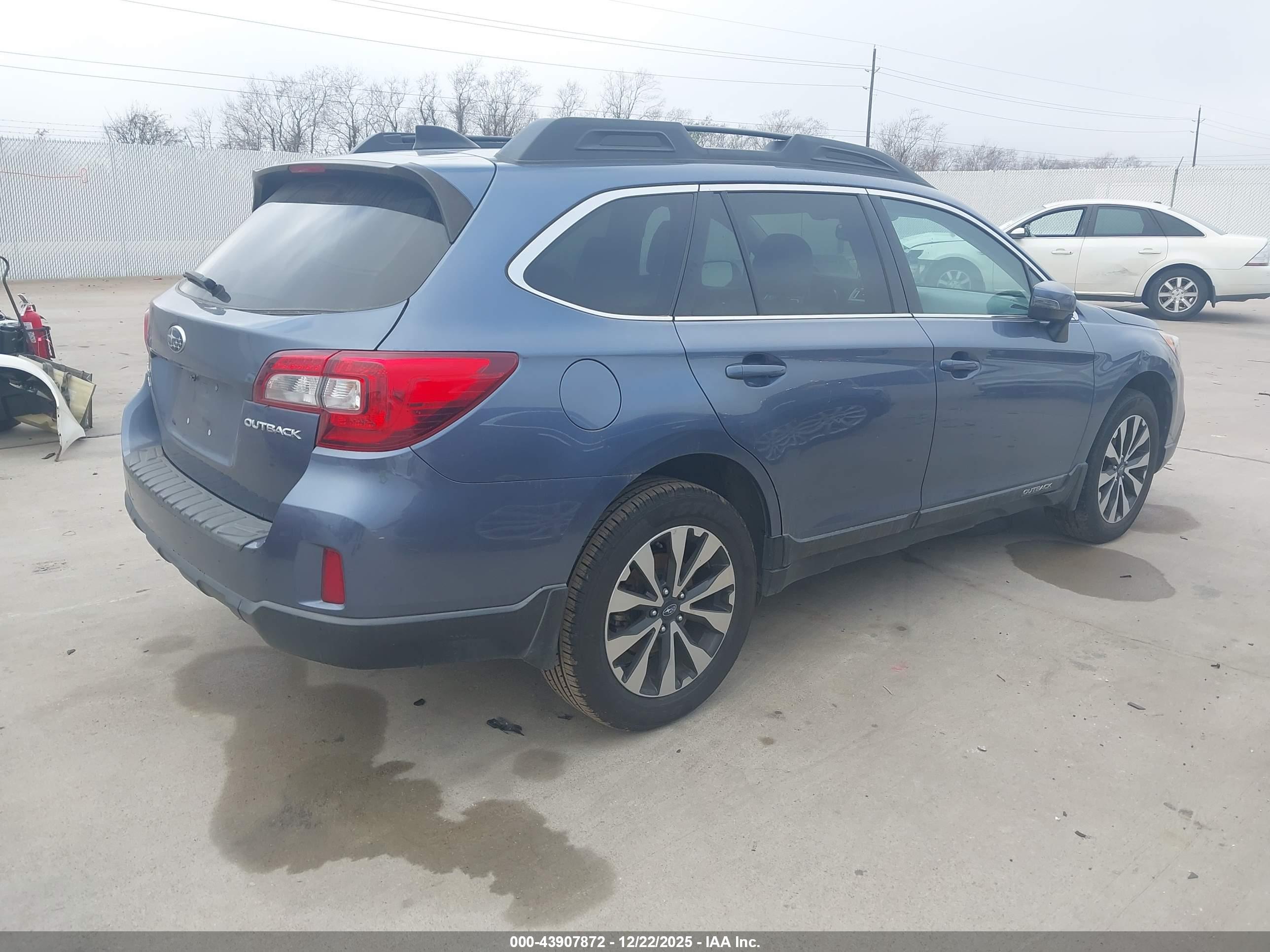 SUBARU OUTBACK image 4
