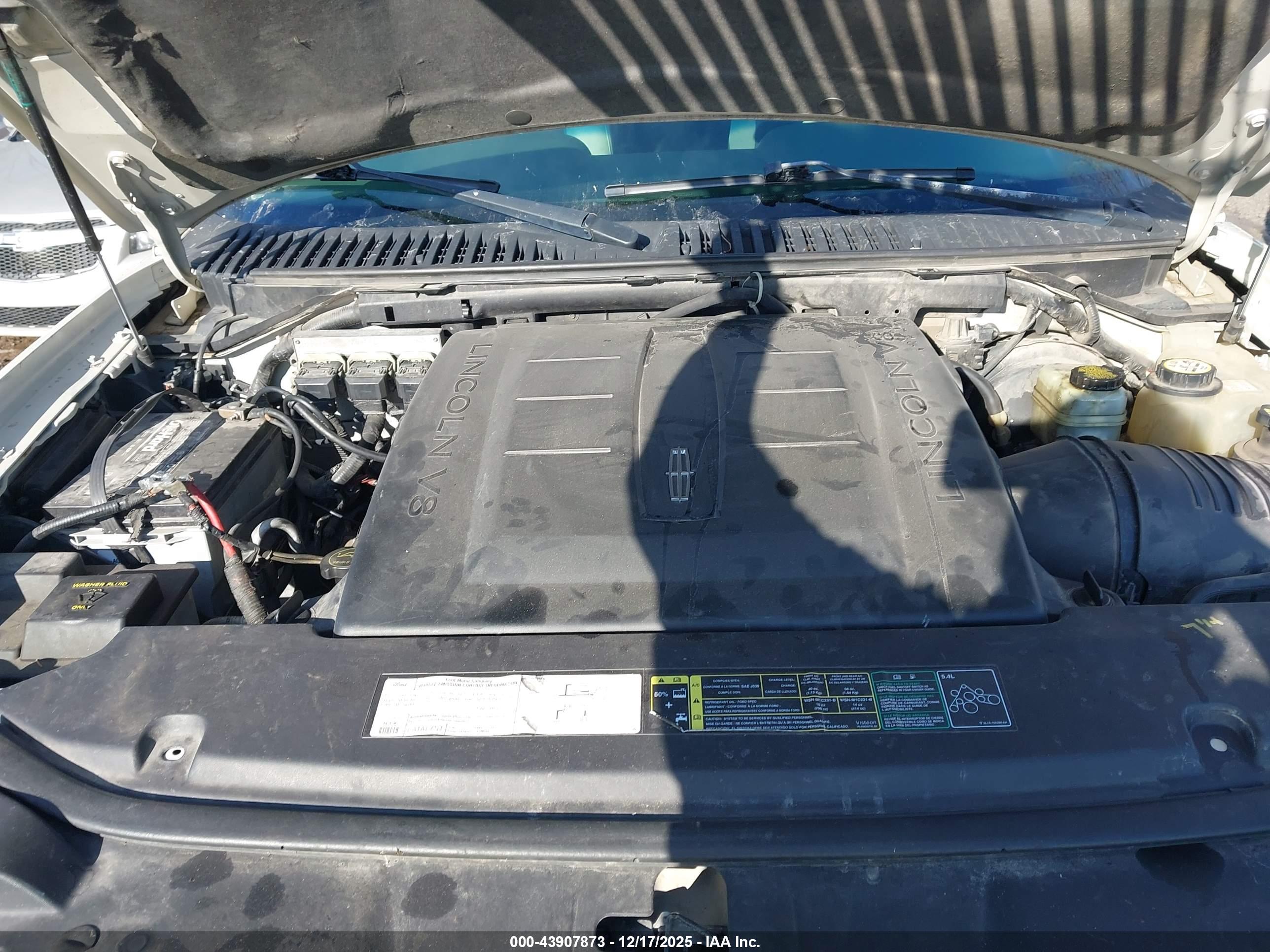LINCOLN NAVIGATOR image 10