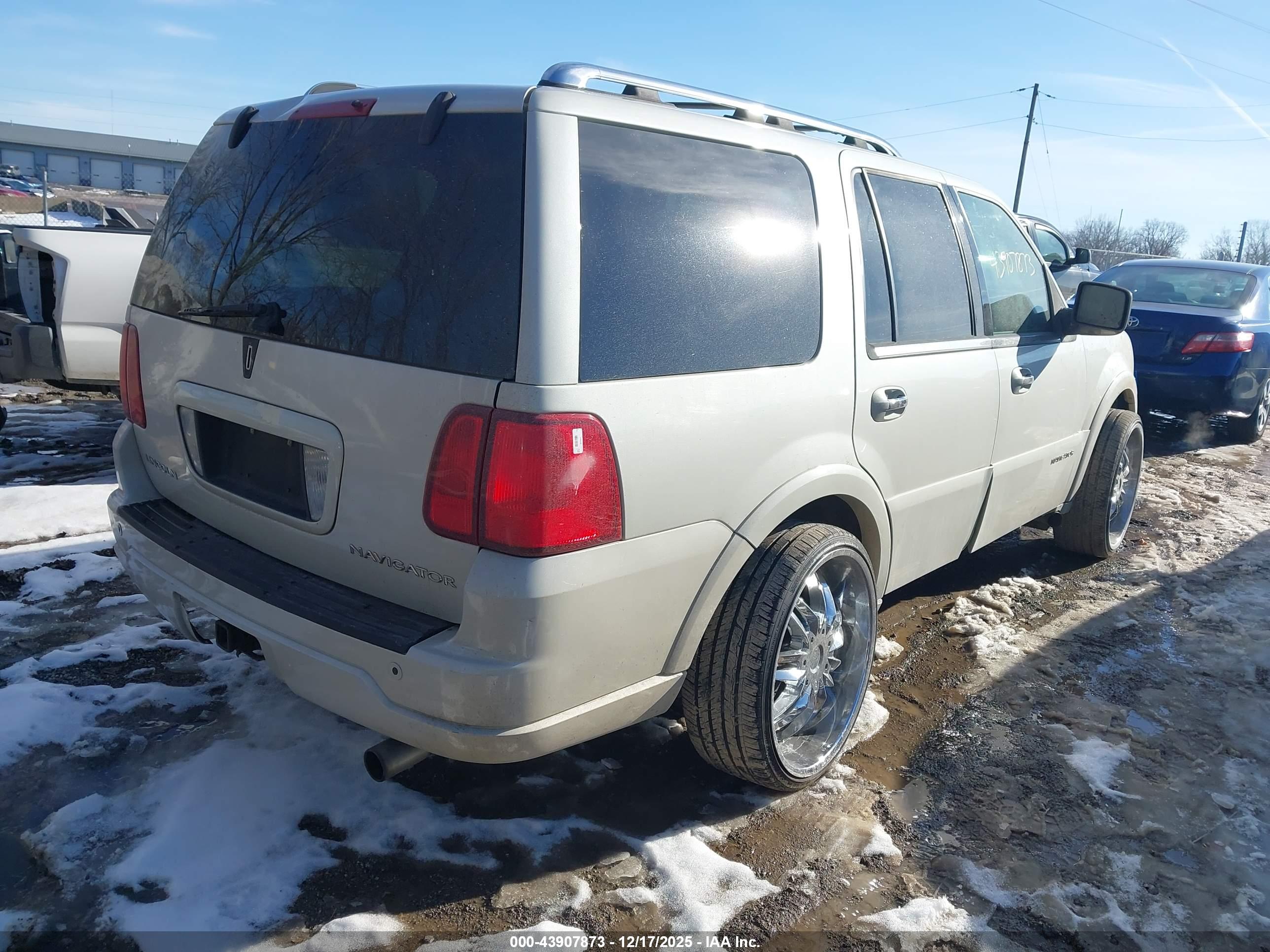 LINCOLN NAVIGATOR image 4