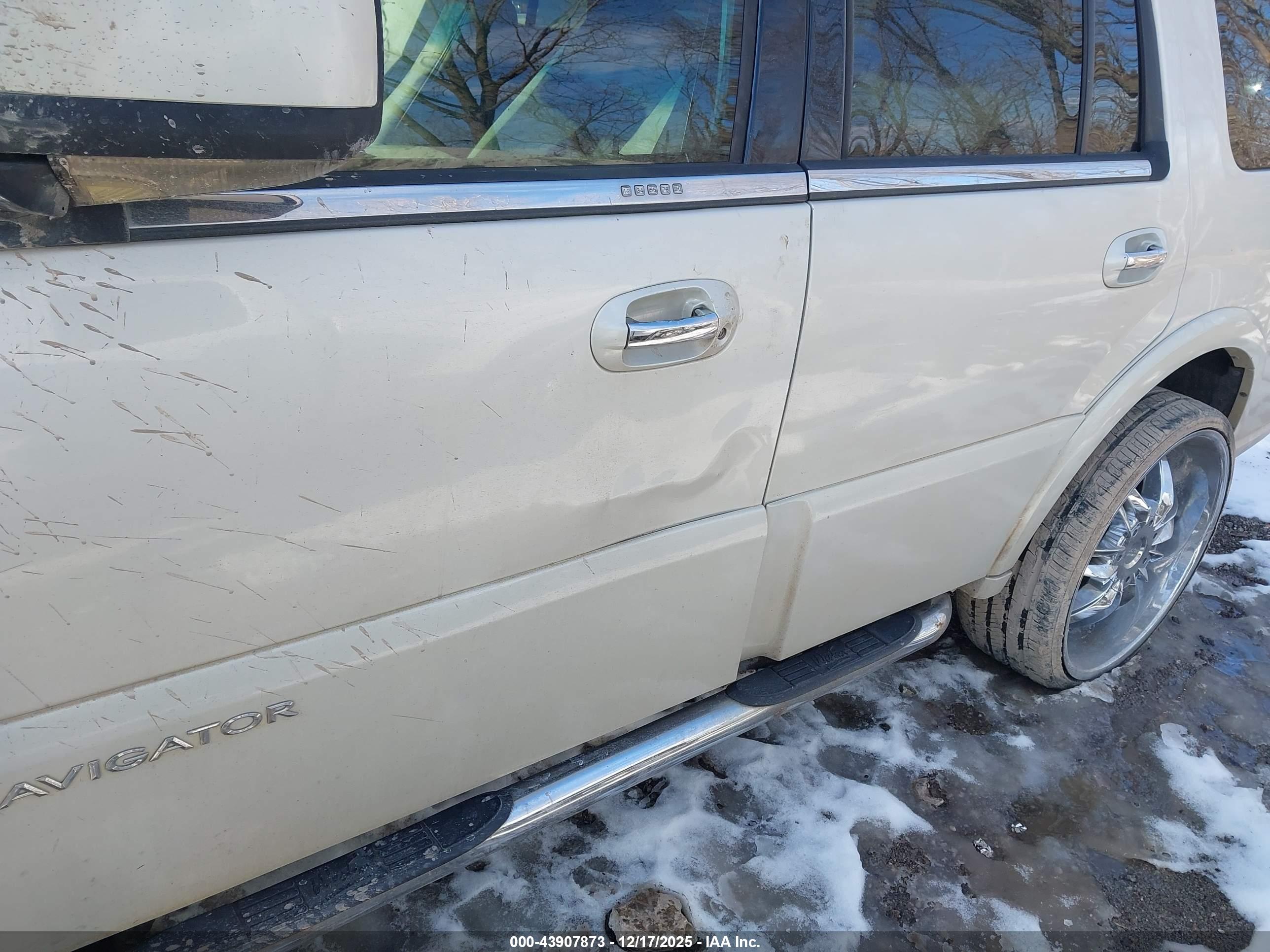 LINCOLN NAVIGATOR image 6
