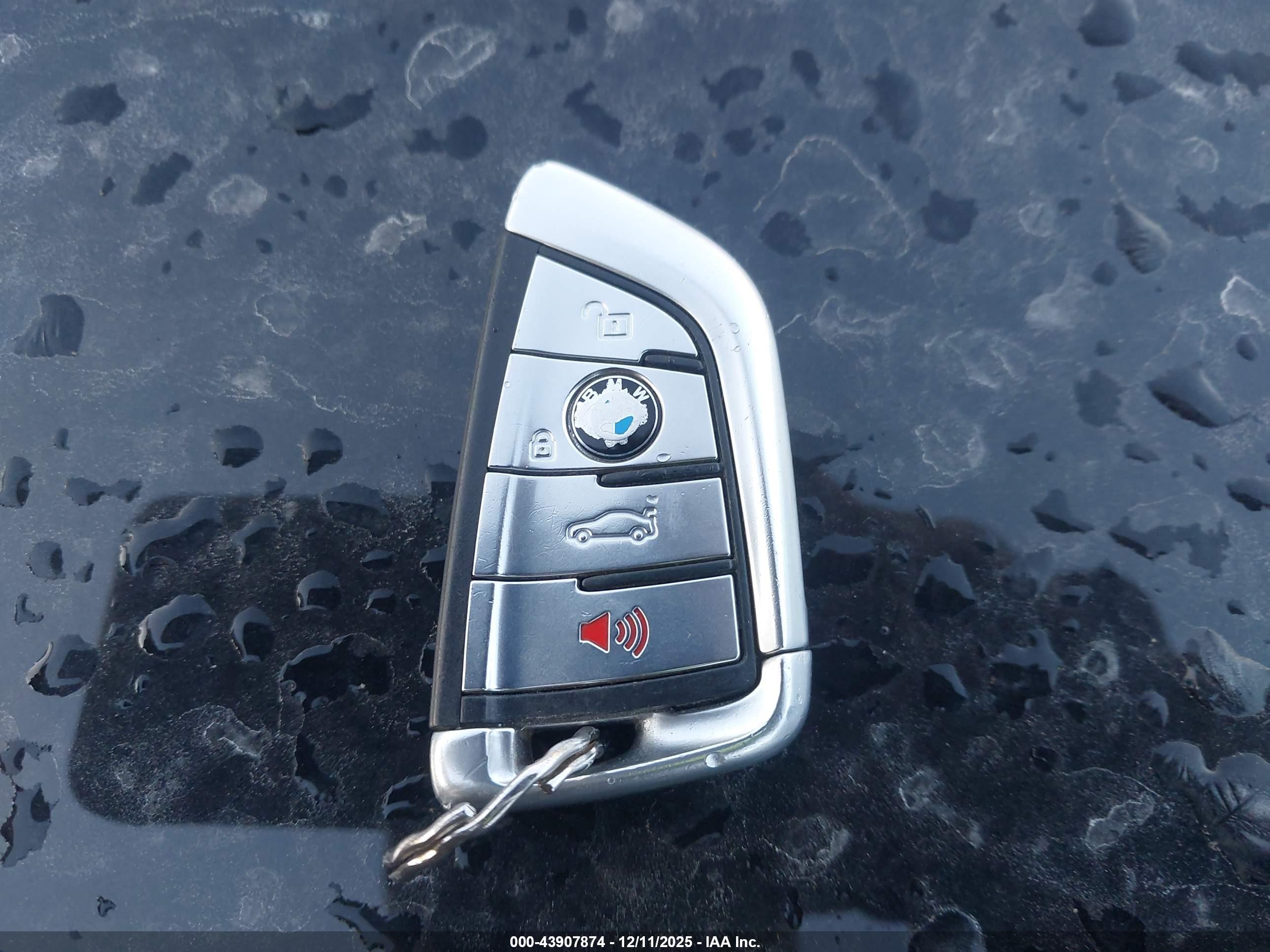BMW 750I image 11