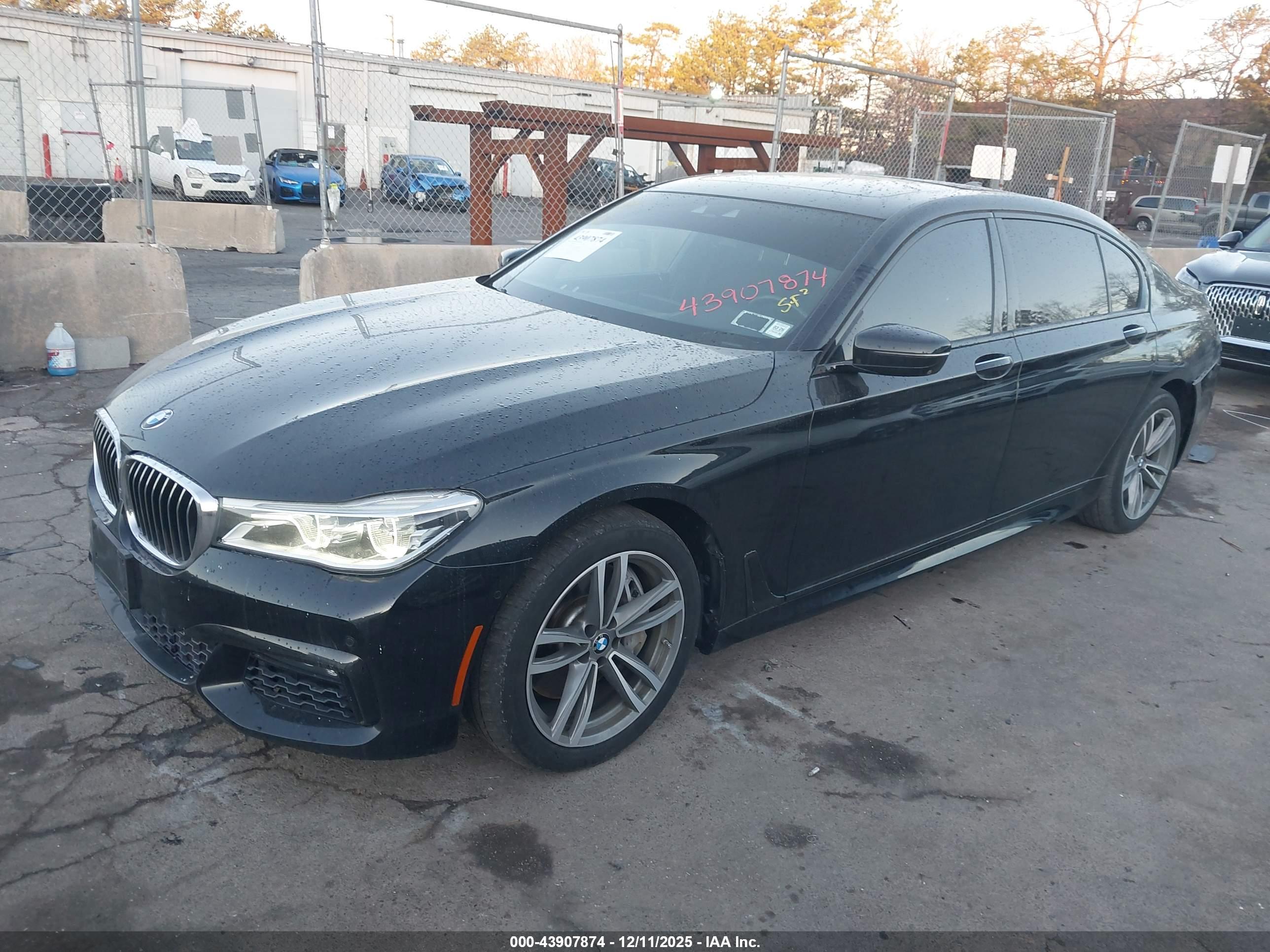BMW 750I image 2