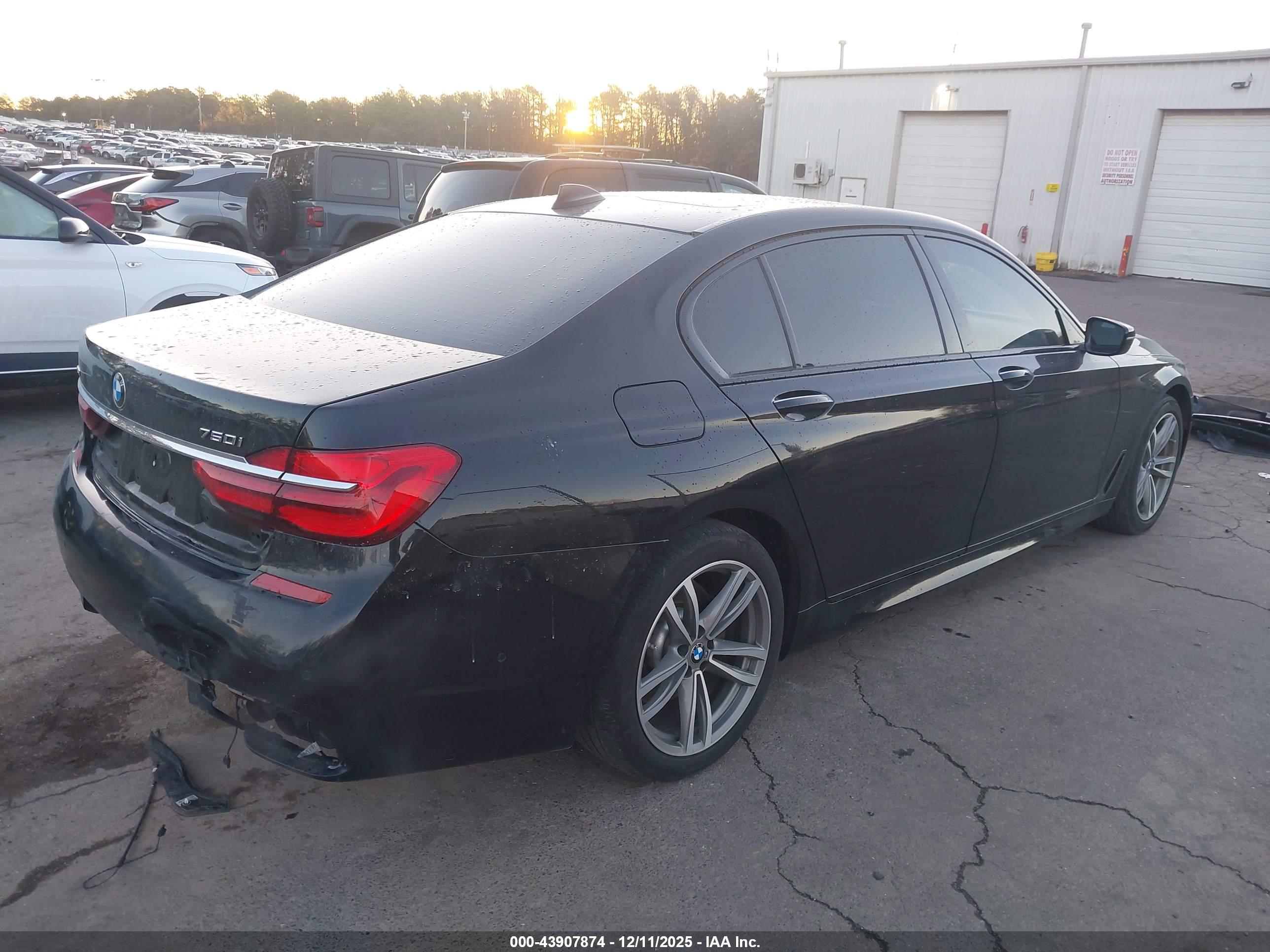 BMW 750I image 4