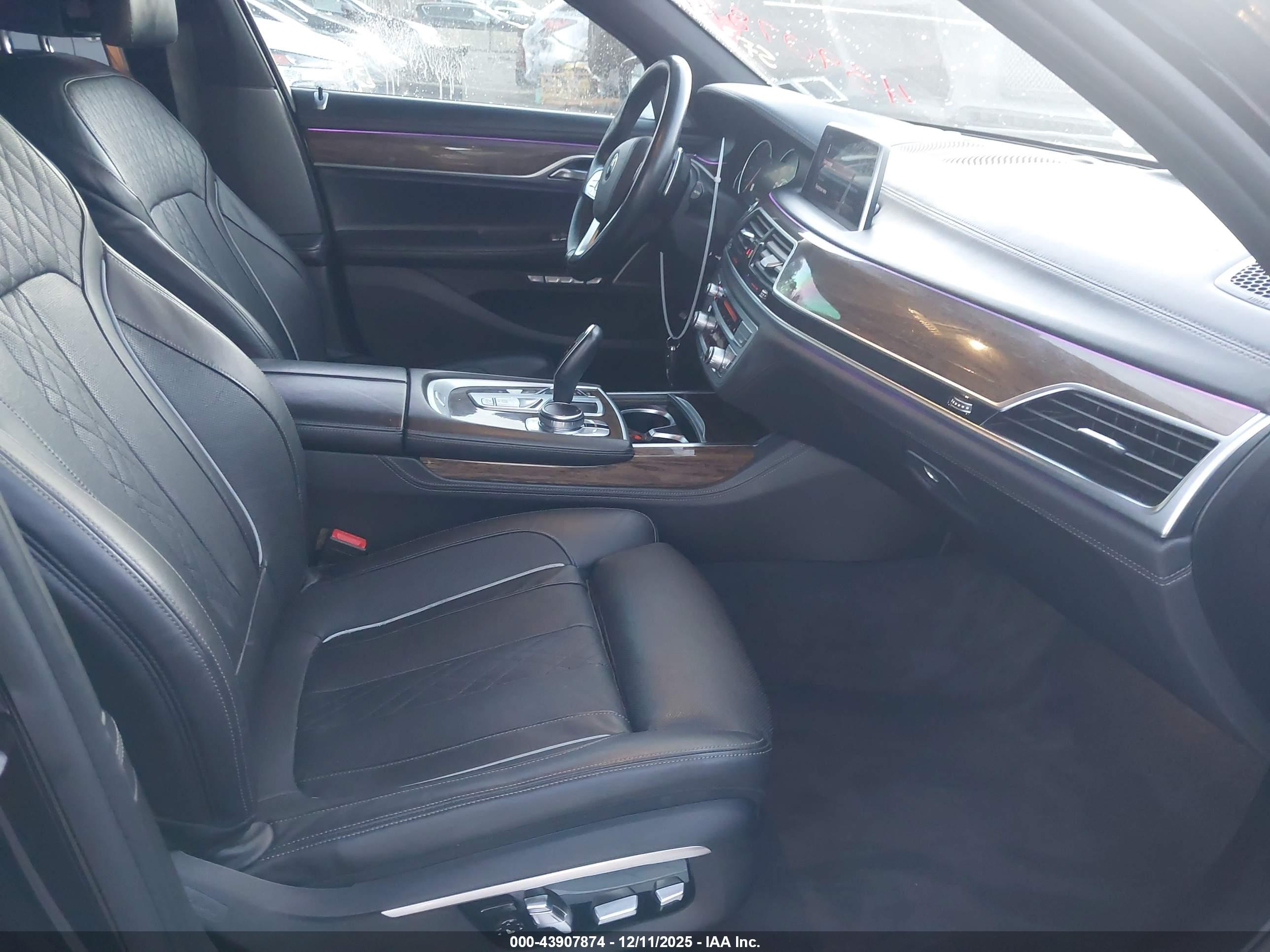 BMW 750I image 5