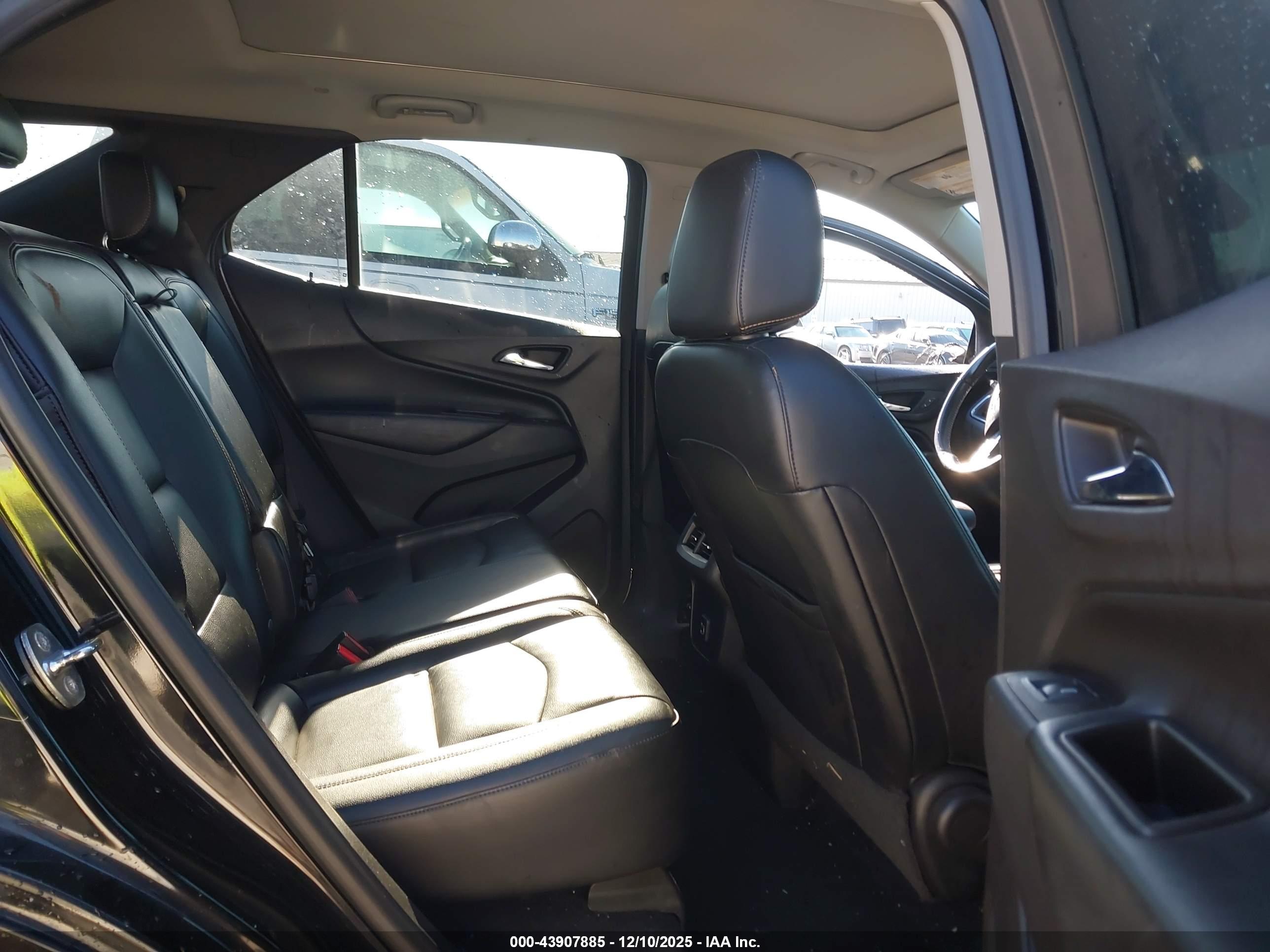 CHEVROLET EQUINOX image 8