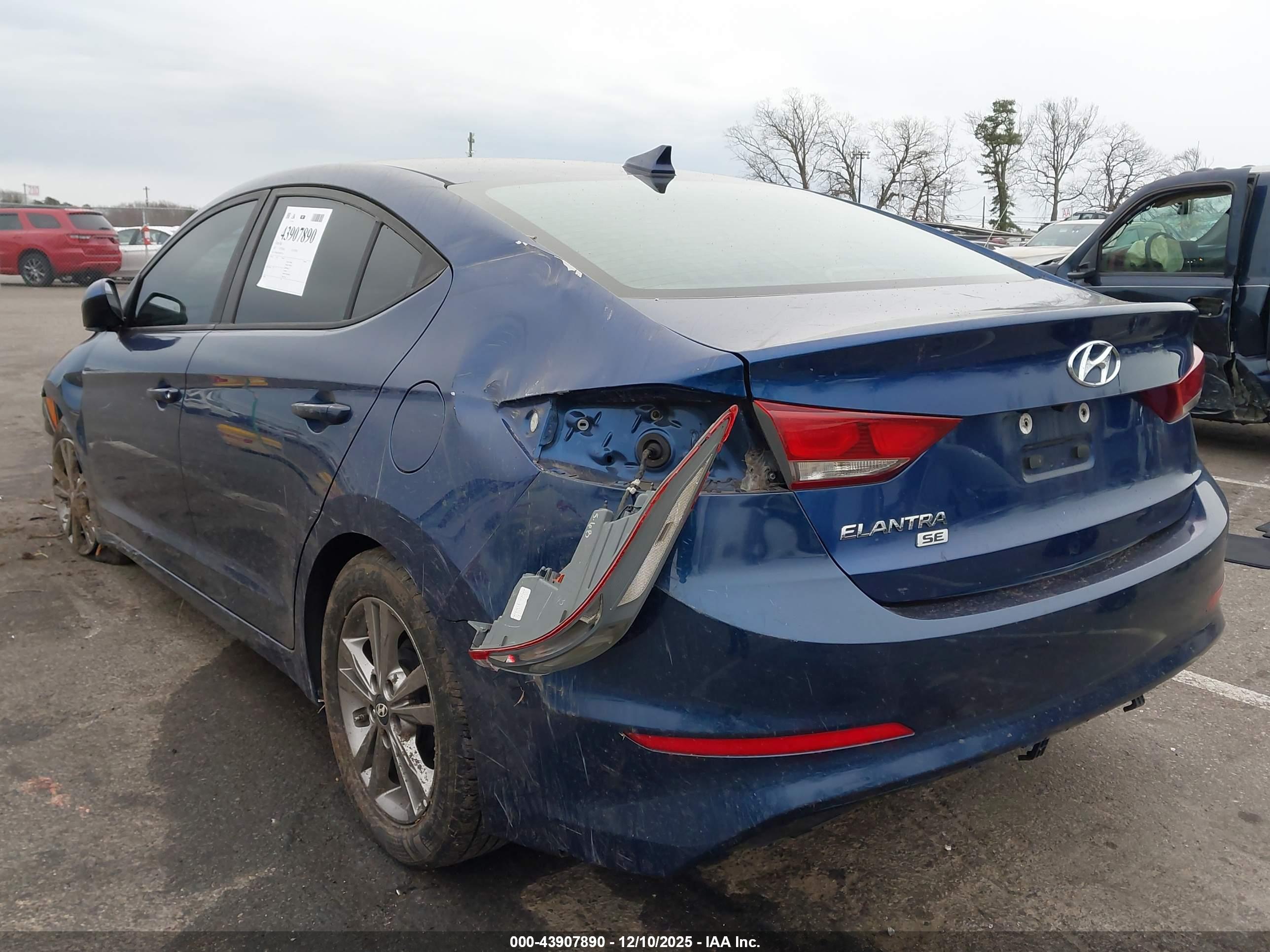 HYUNDAI ELANTRA image 3
