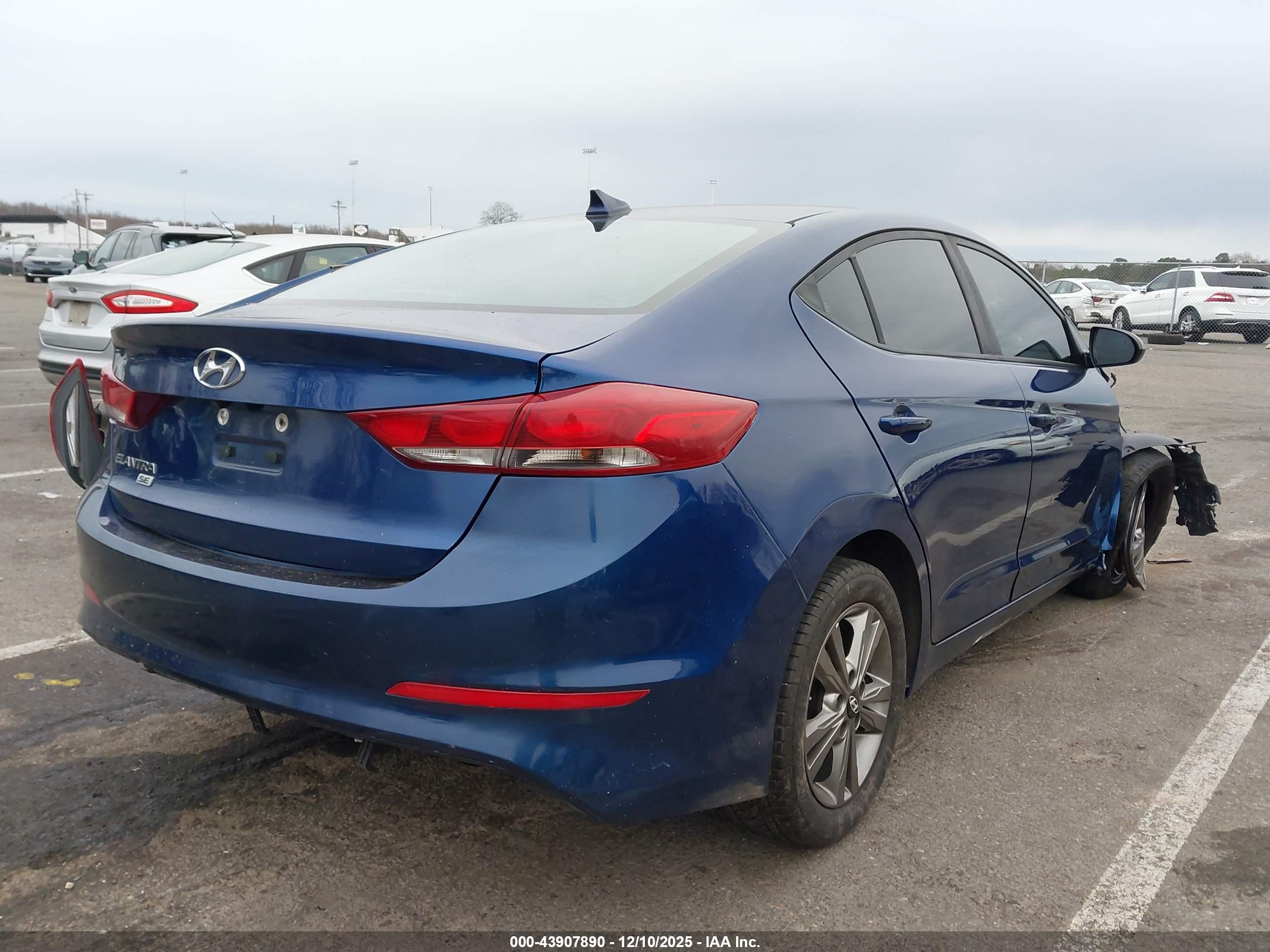 HYUNDAI ELANTRA image 4