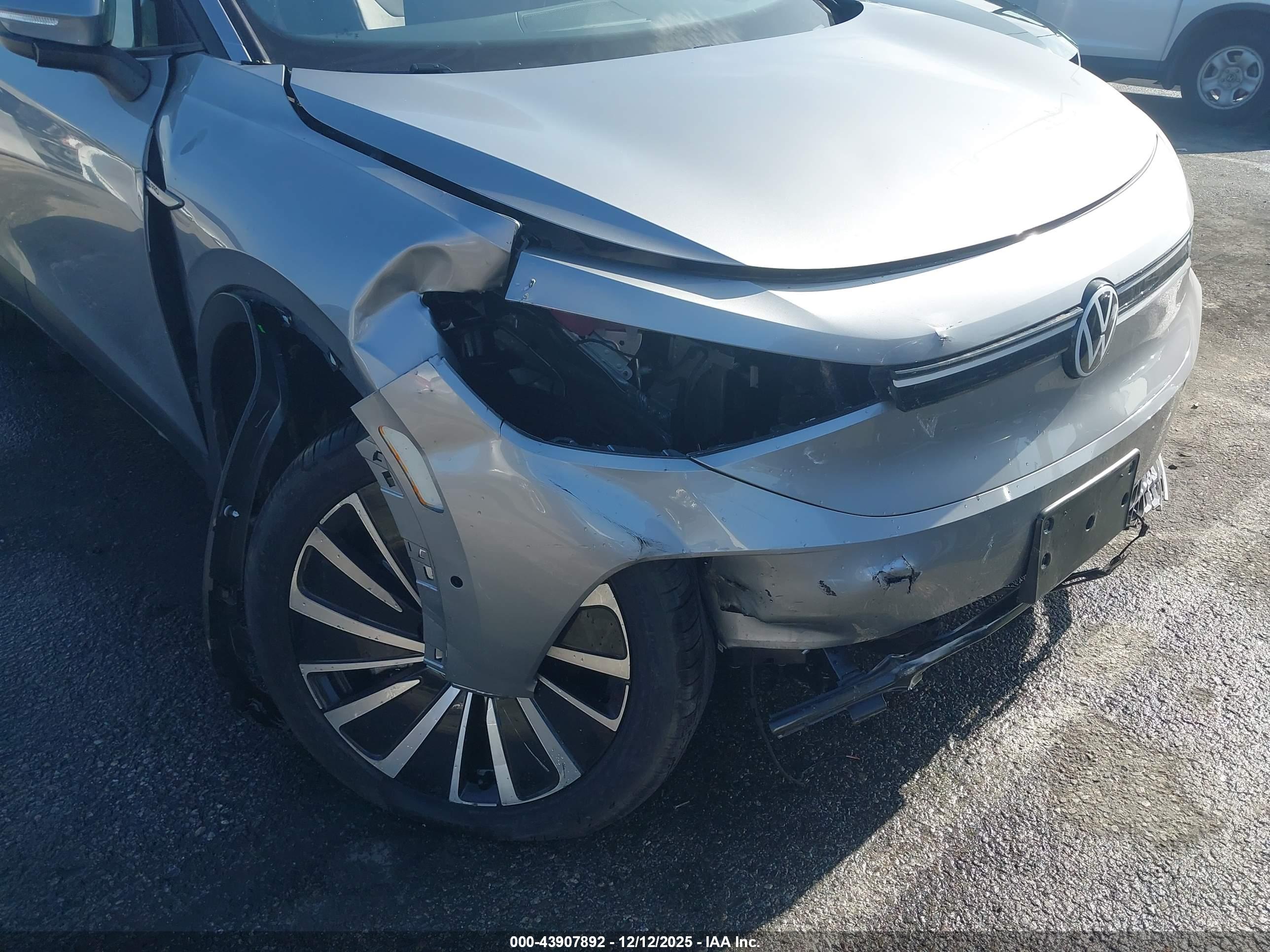 VOLKSWAGEN ID.4 image 6