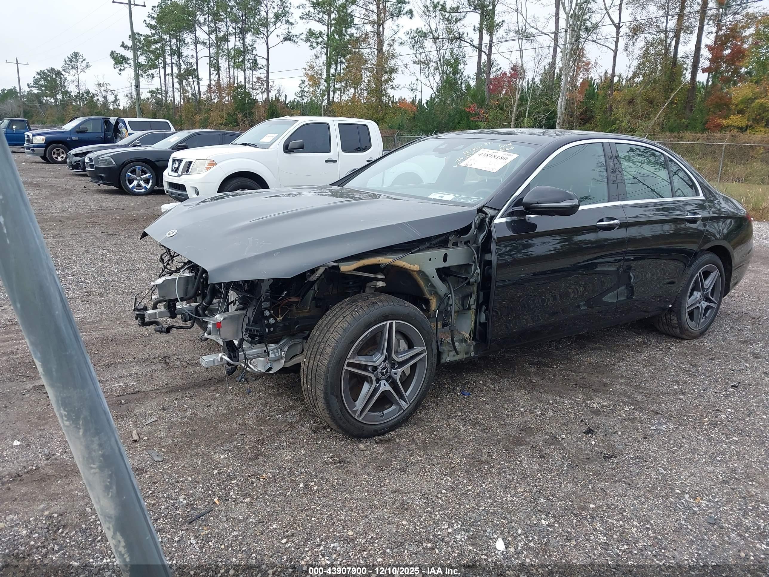MERCEDES-BENZ E image 2