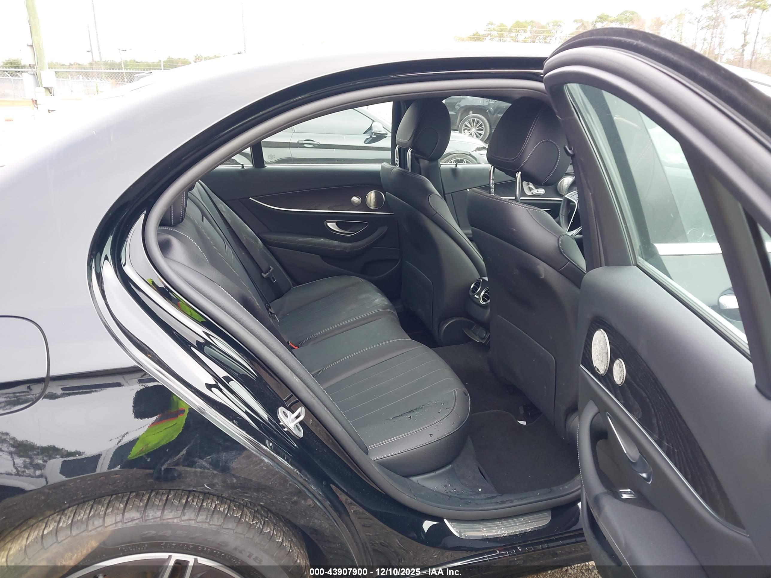 MERCEDES-BENZ E image 8