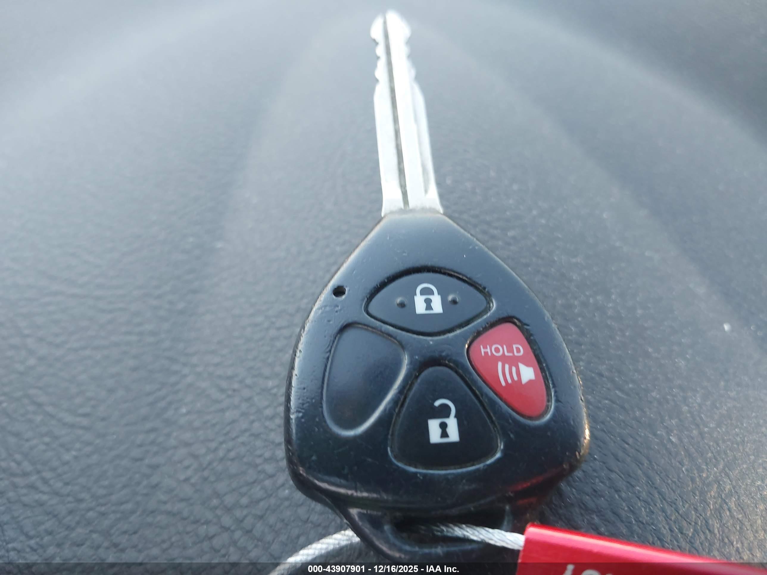 TOYOTA RAV4 image 11