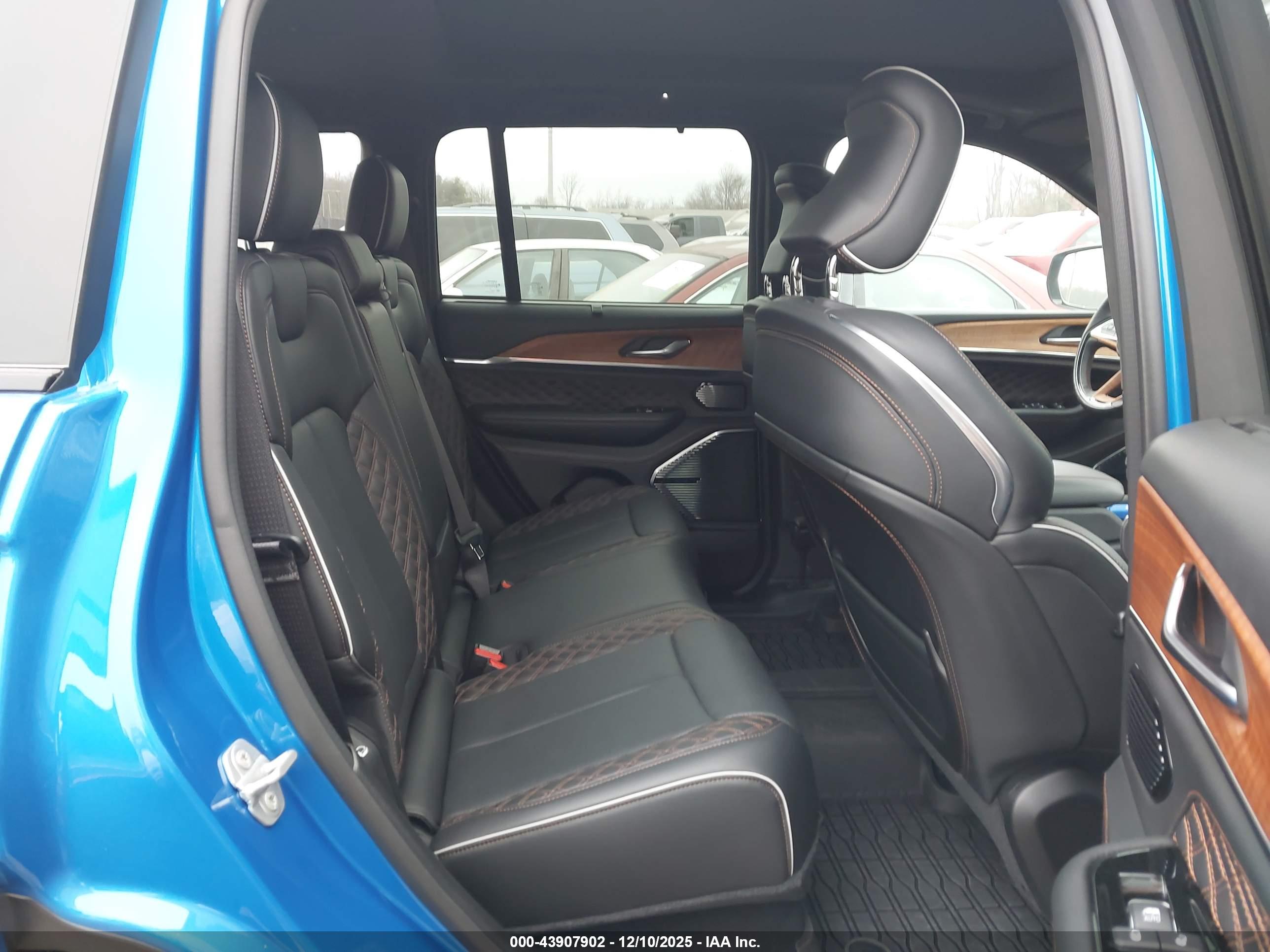 JEEP GRAND image 8