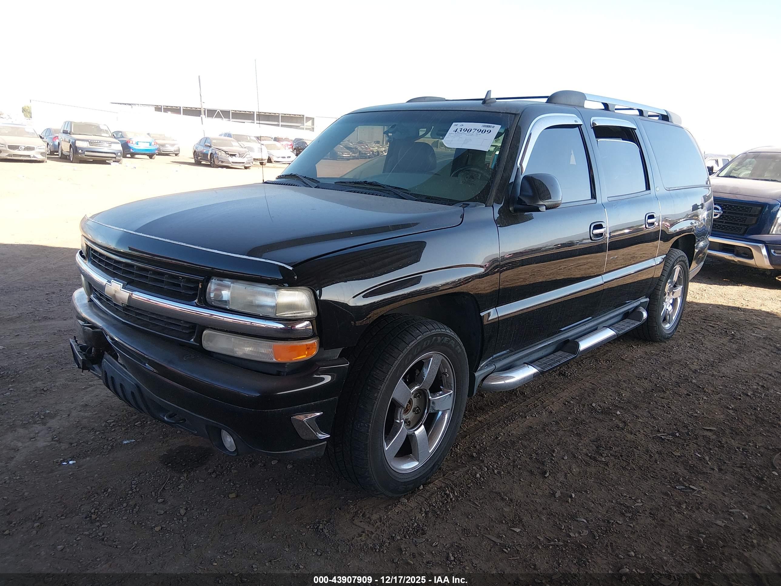 CHEVROLET SUBURBAN image 2