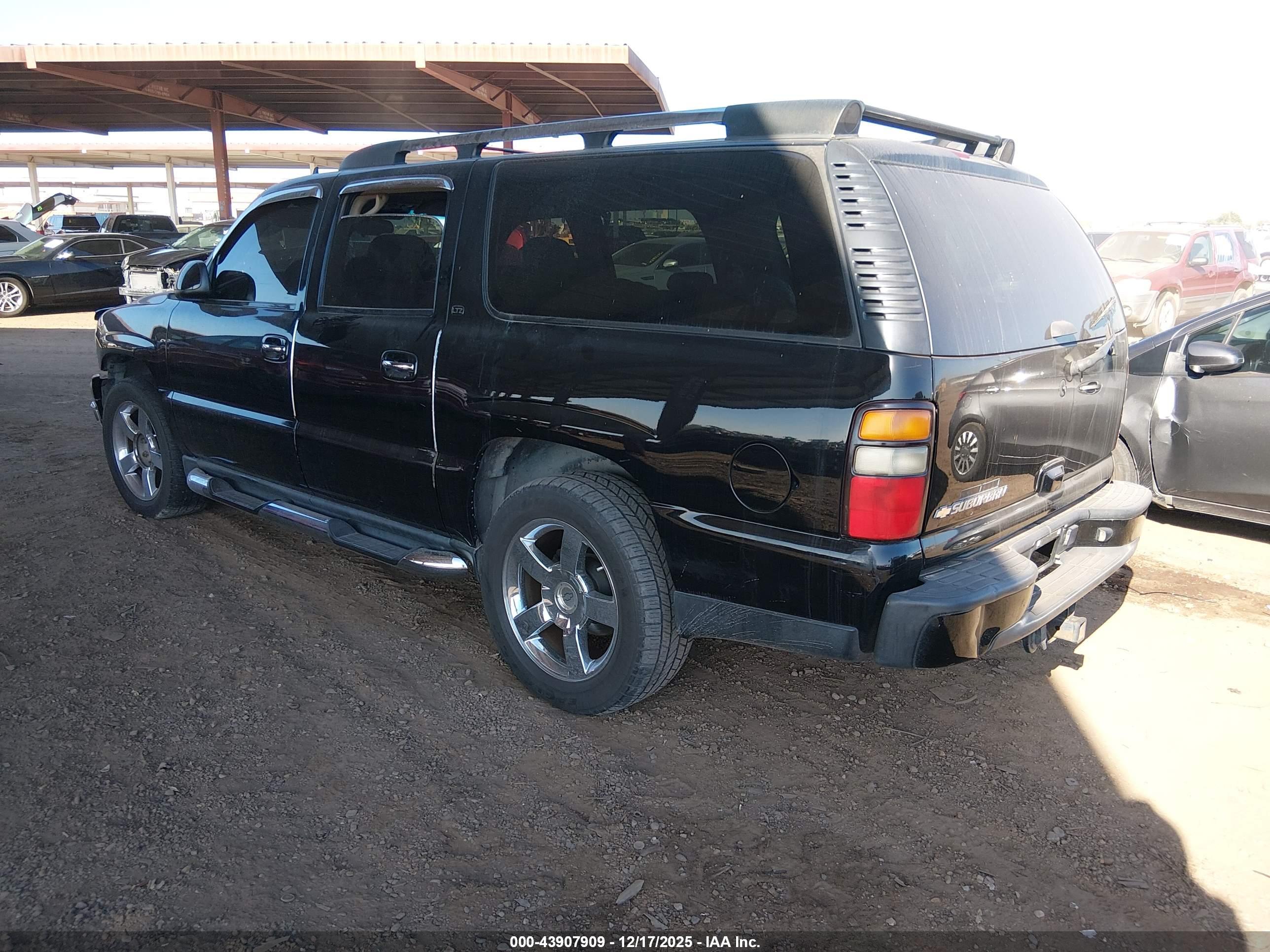 CHEVROLET SUBURBAN image 3