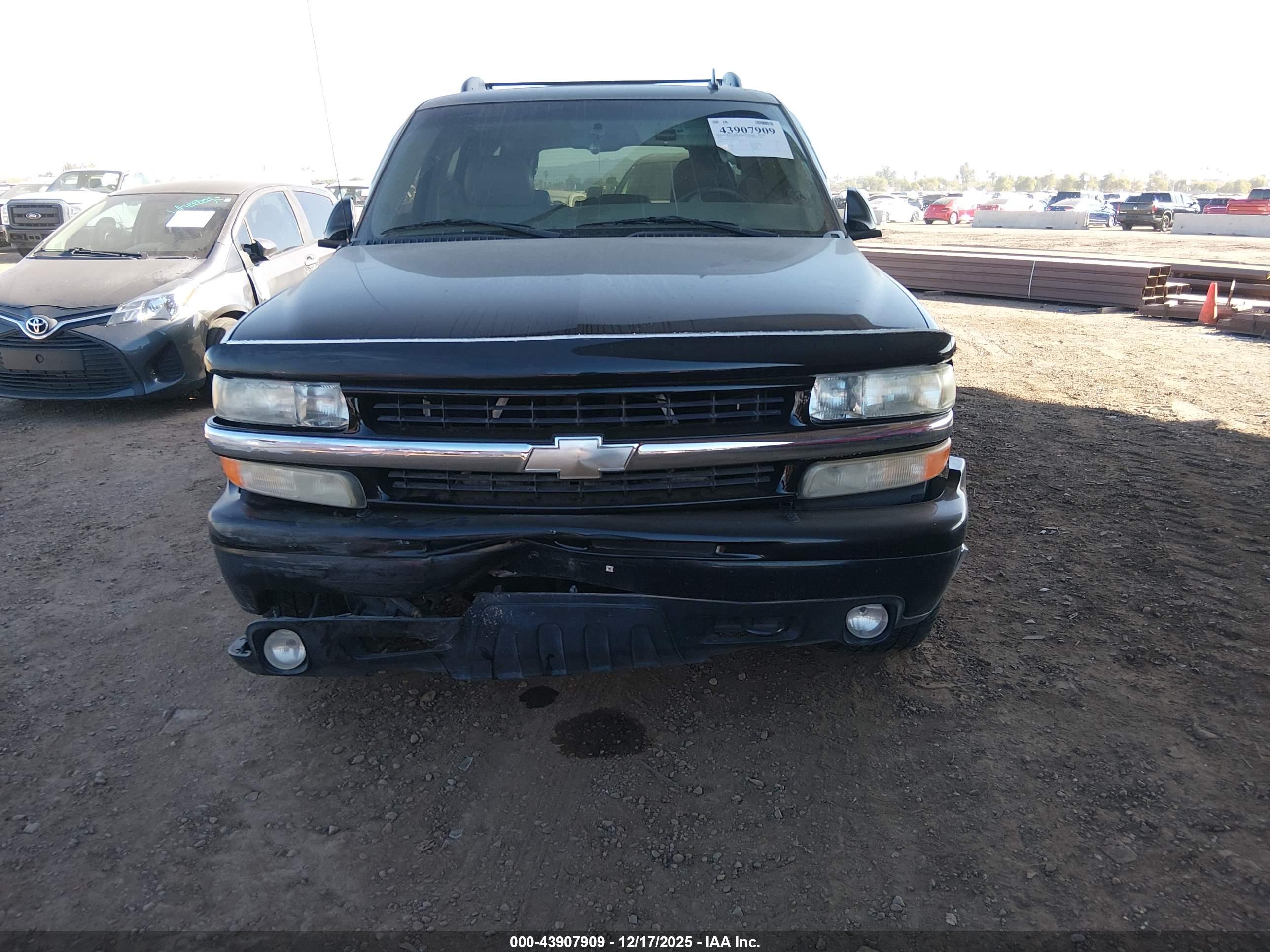 CHEVROLET SUBURBAN image 6