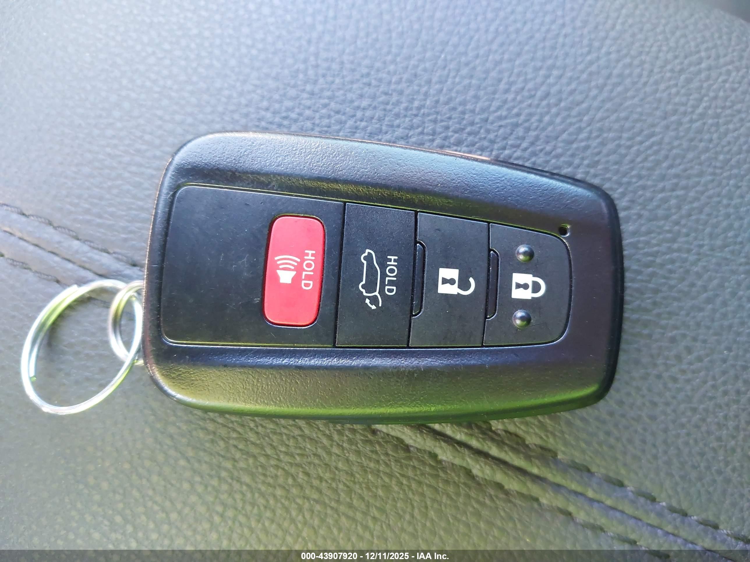 TOYOTA RAV4 image 11