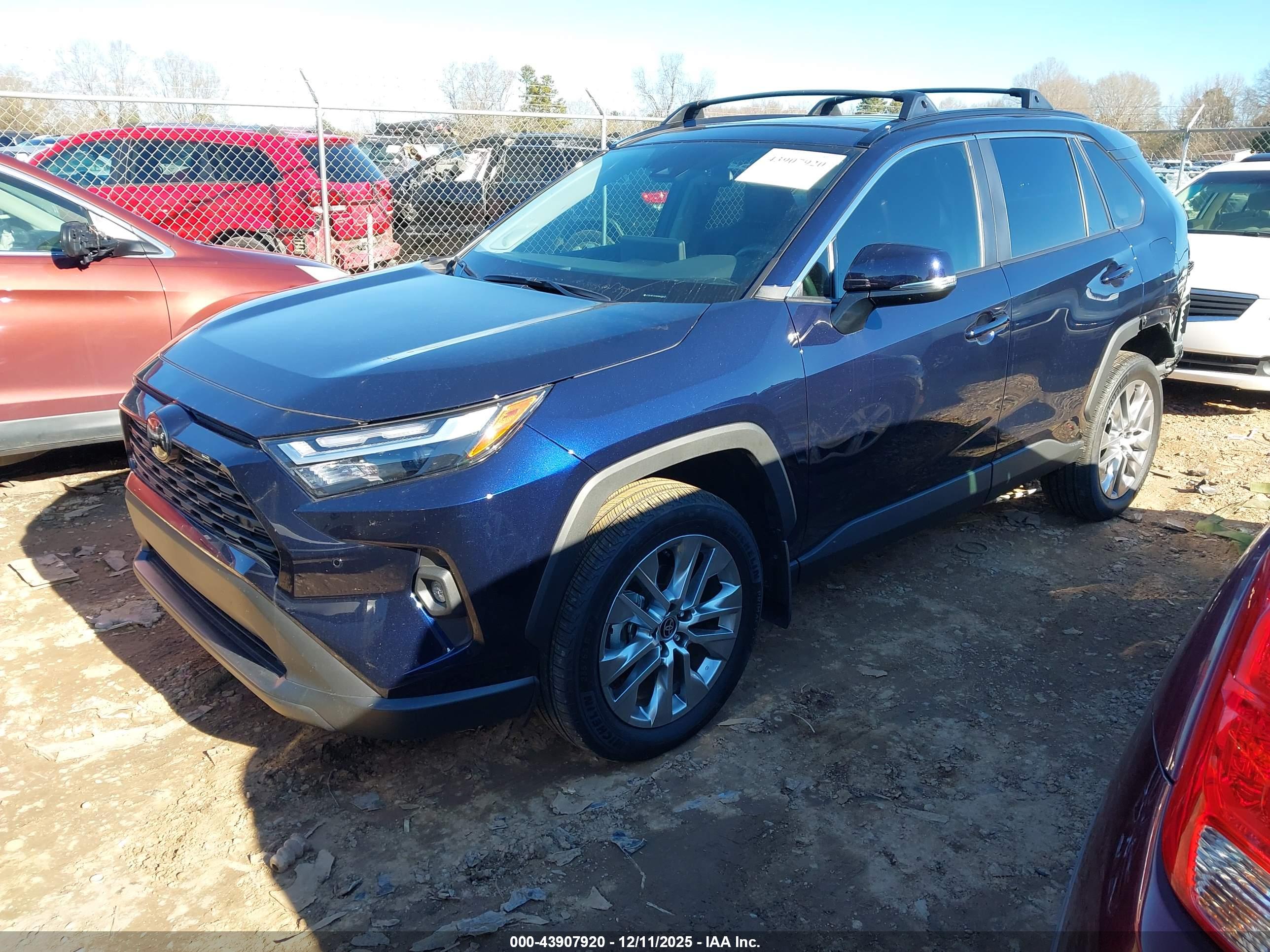 TOYOTA RAV4 image 2