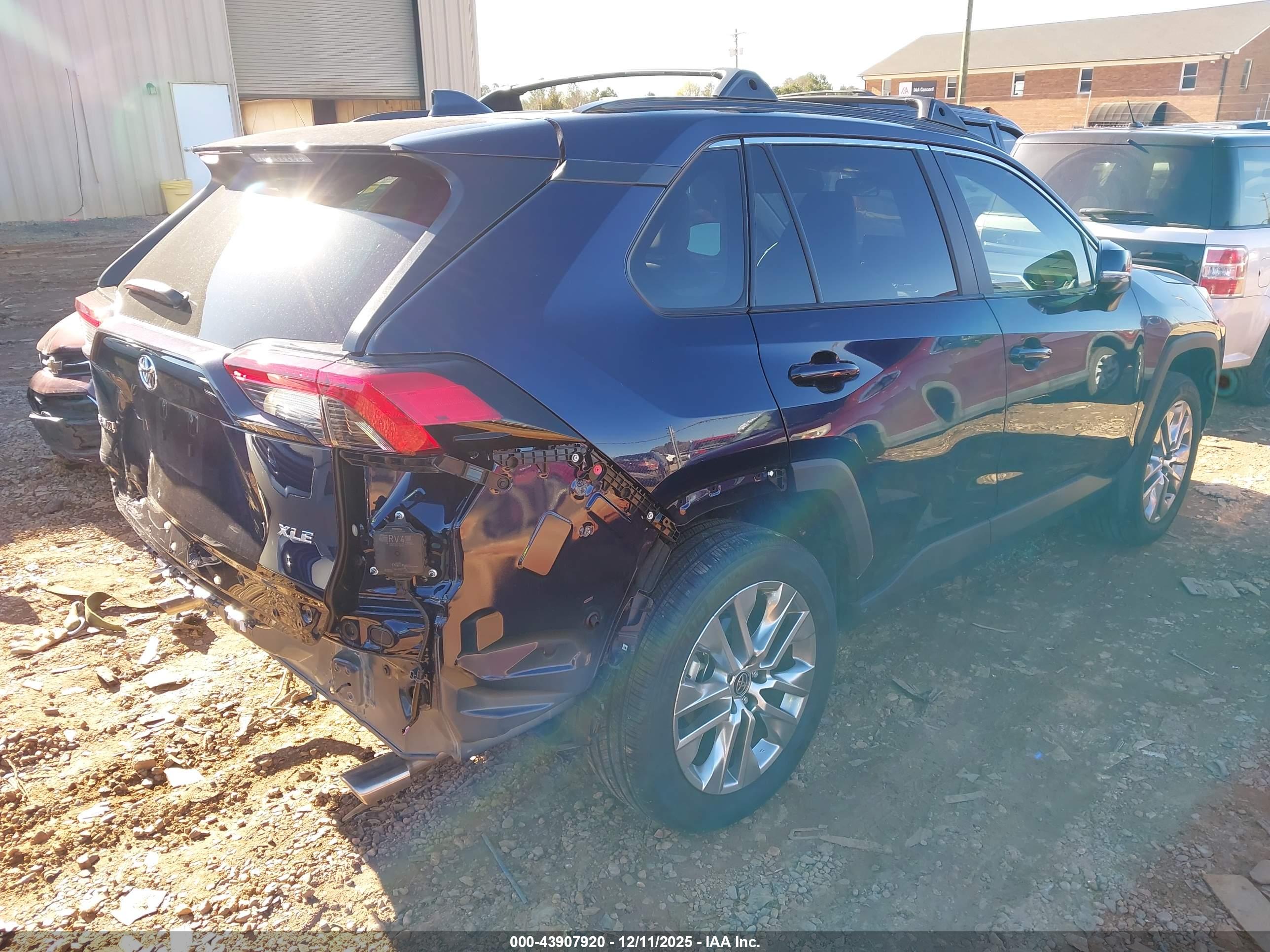 TOYOTA RAV4 image 4