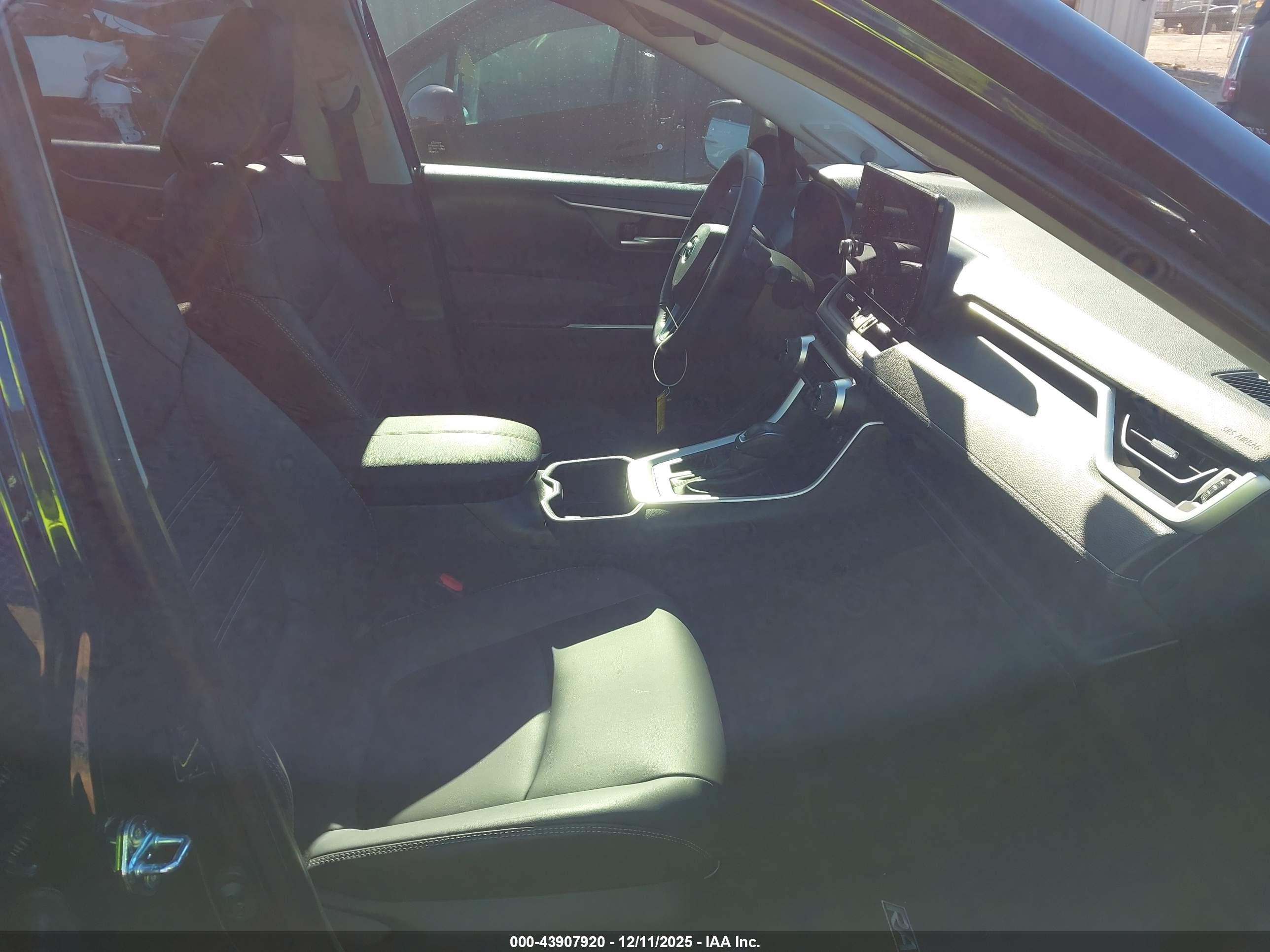 TOYOTA RAV4 image 5