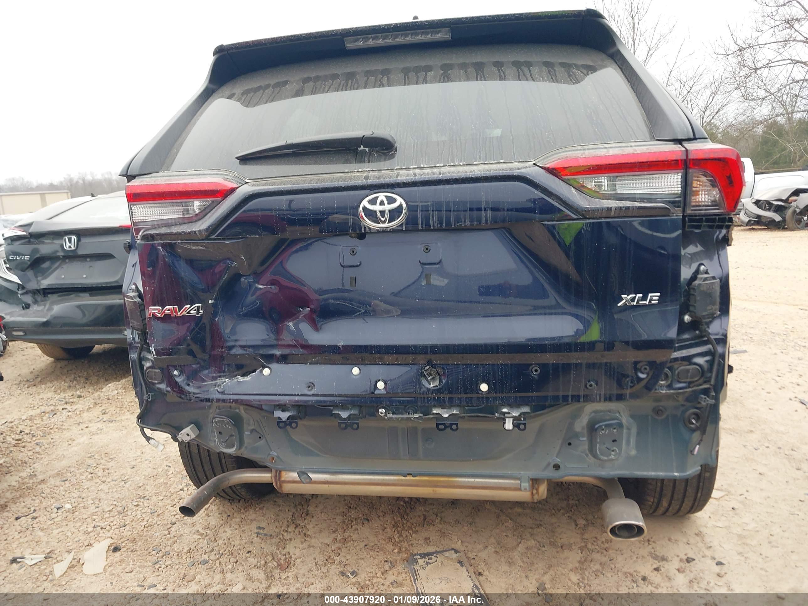 TOYOTA RAV4 image 6