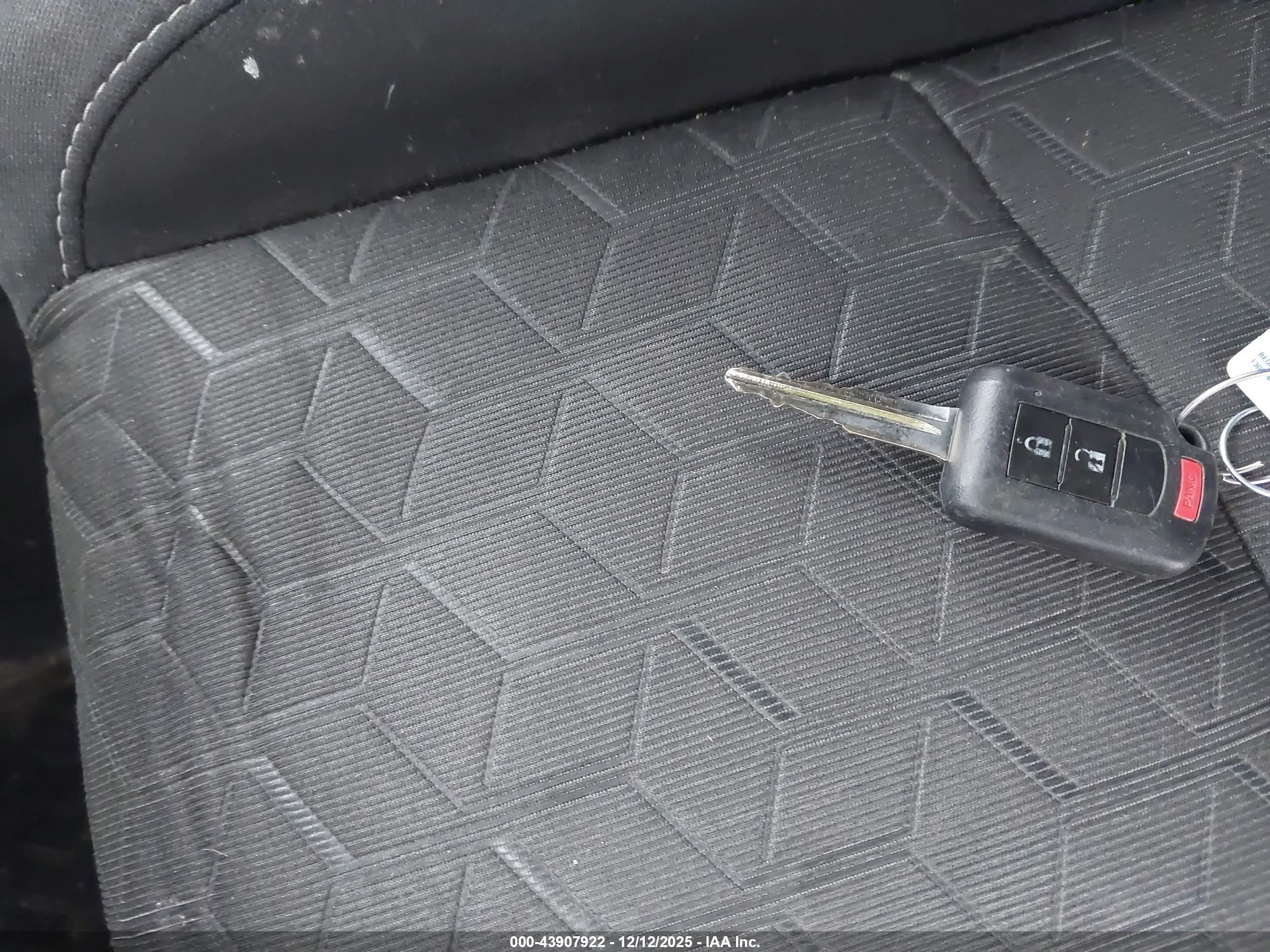 MITSUBISHI OUTLANDER image 11