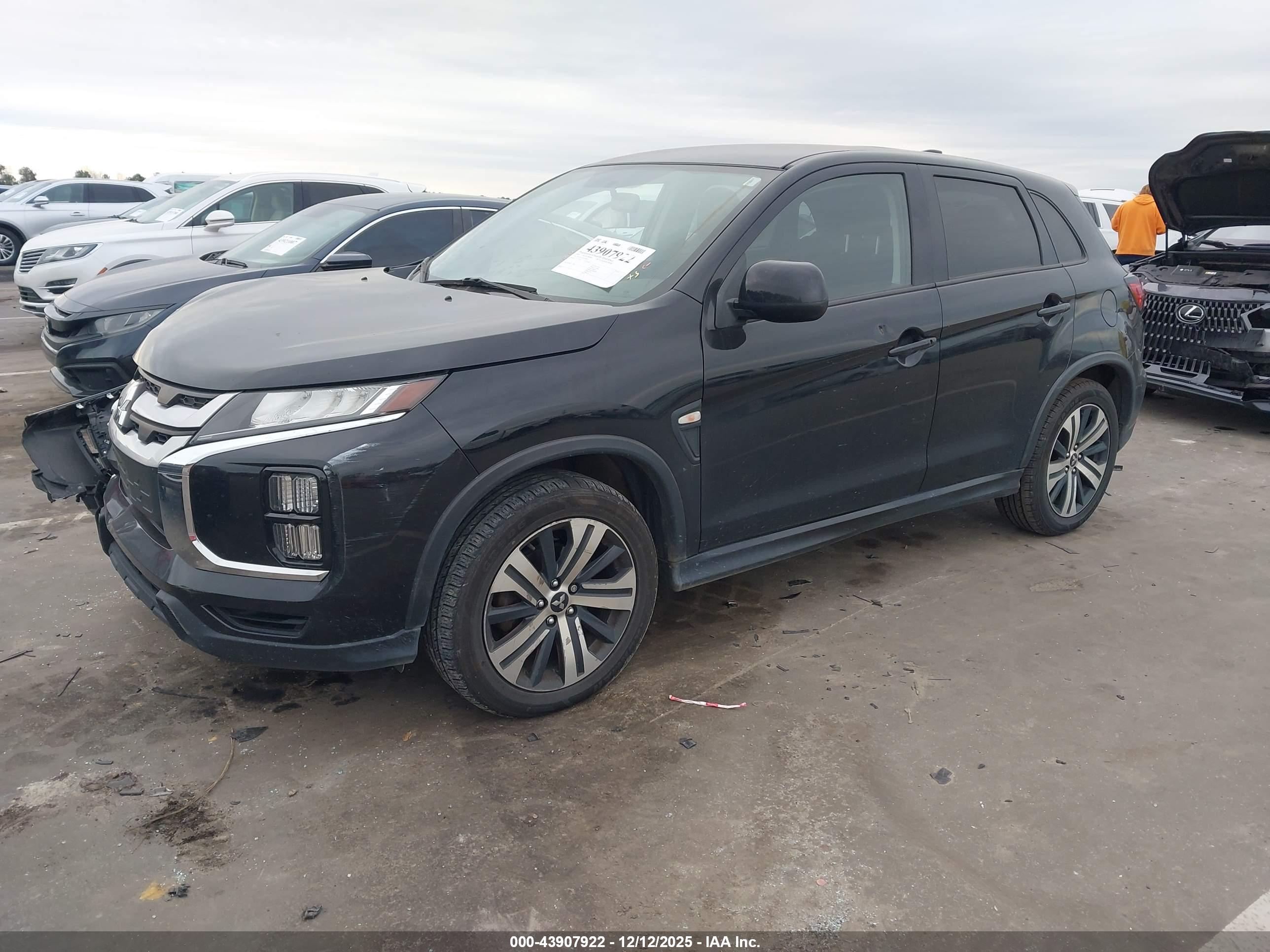 MITSUBISHI OUTLANDER image 2