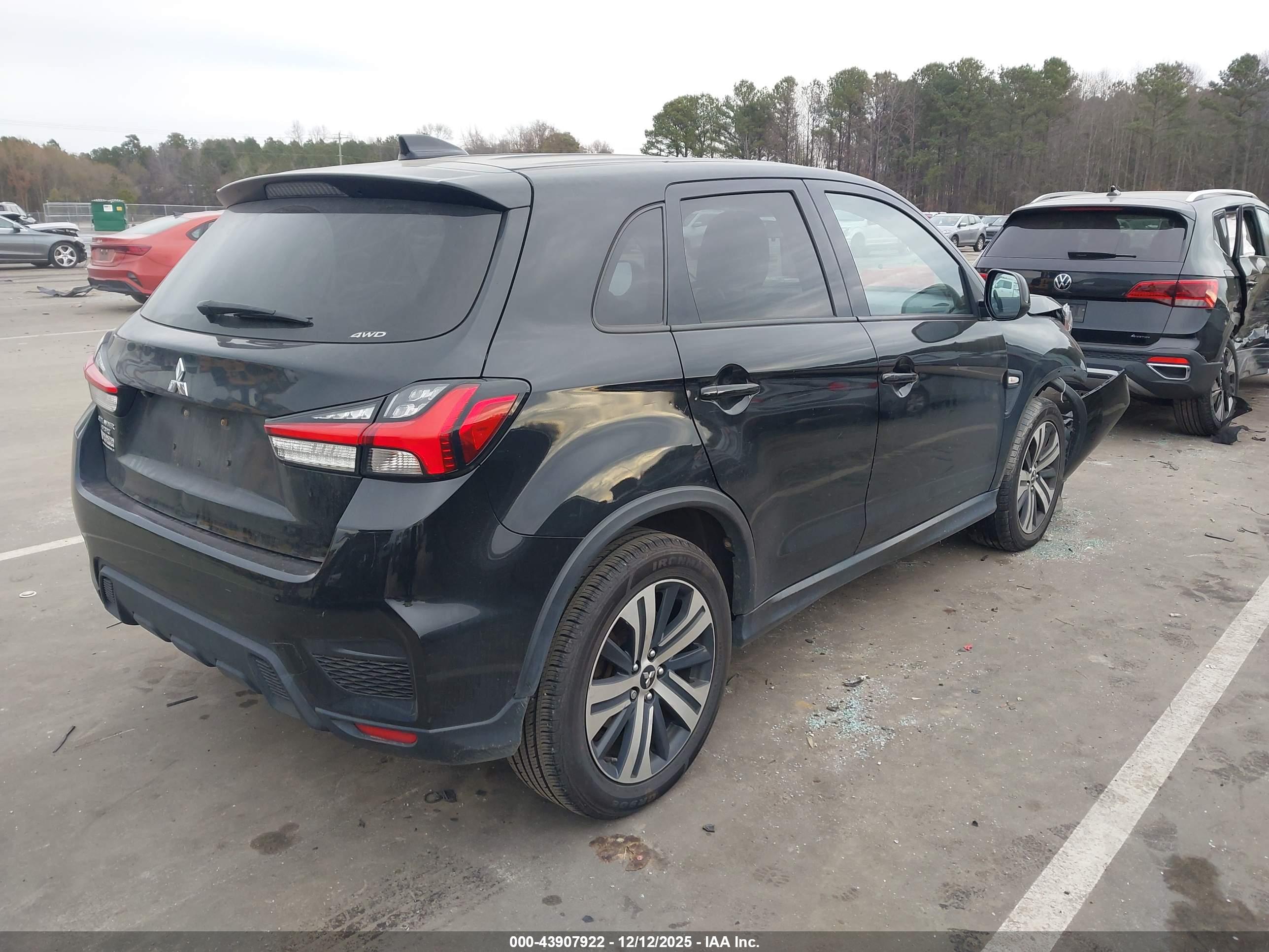 MITSUBISHI OUTLANDER image 4
