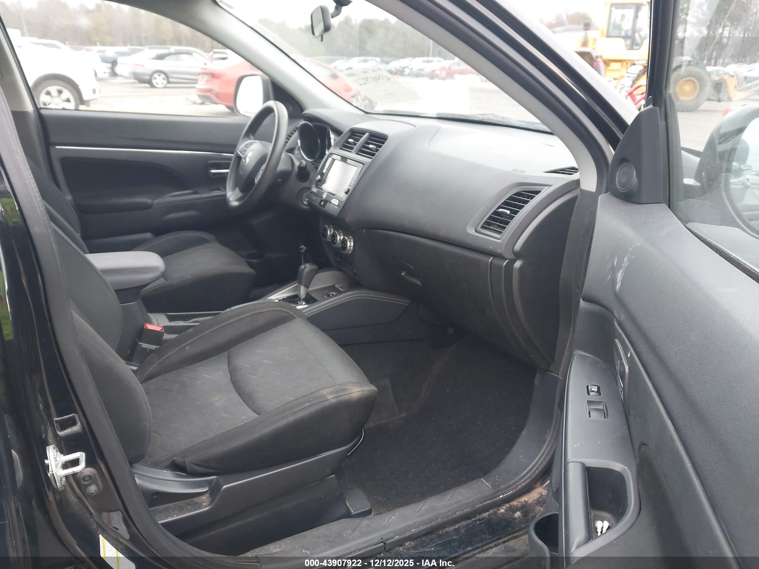 MITSUBISHI OUTLANDER image 5