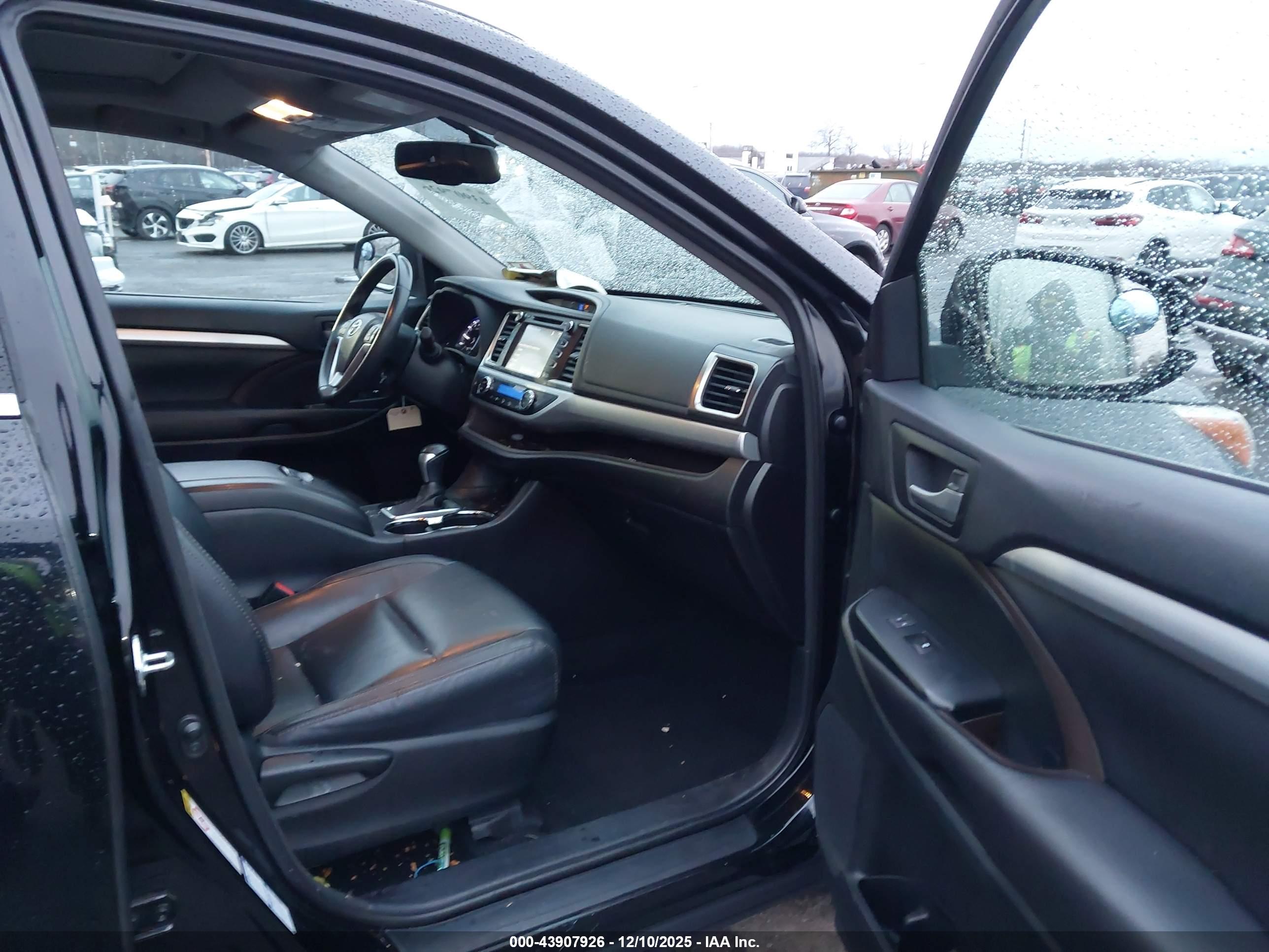 TOYOTA HIGHLANDER image 5