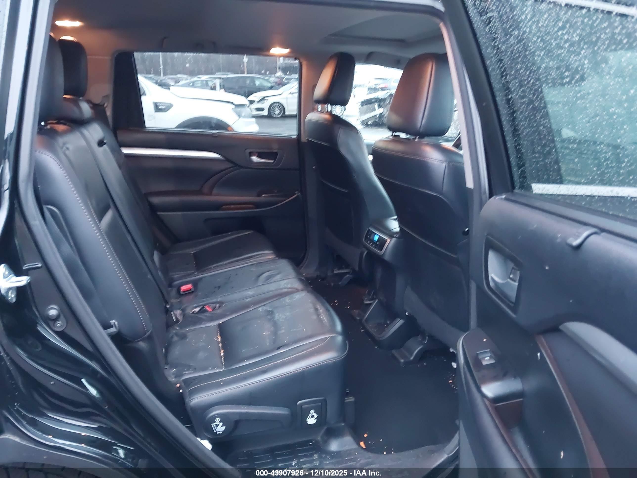 TOYOTA HIGHLANDER image 8