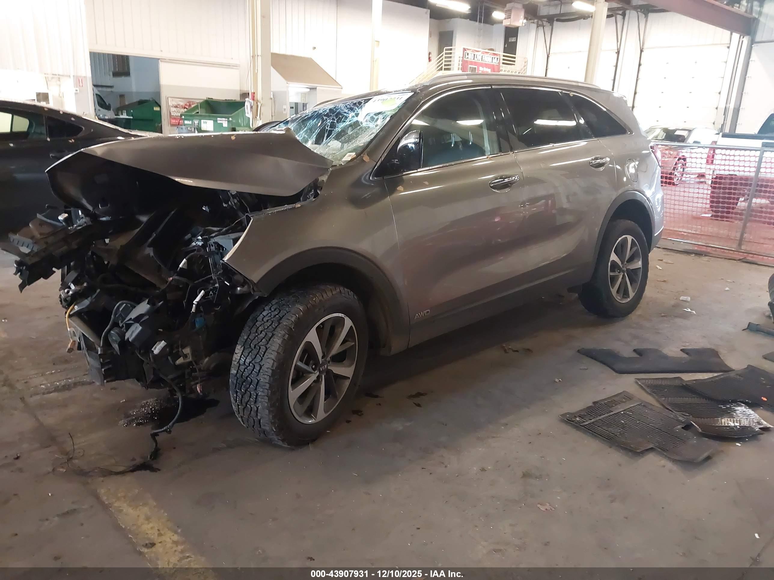 KIA SORENTO image 2