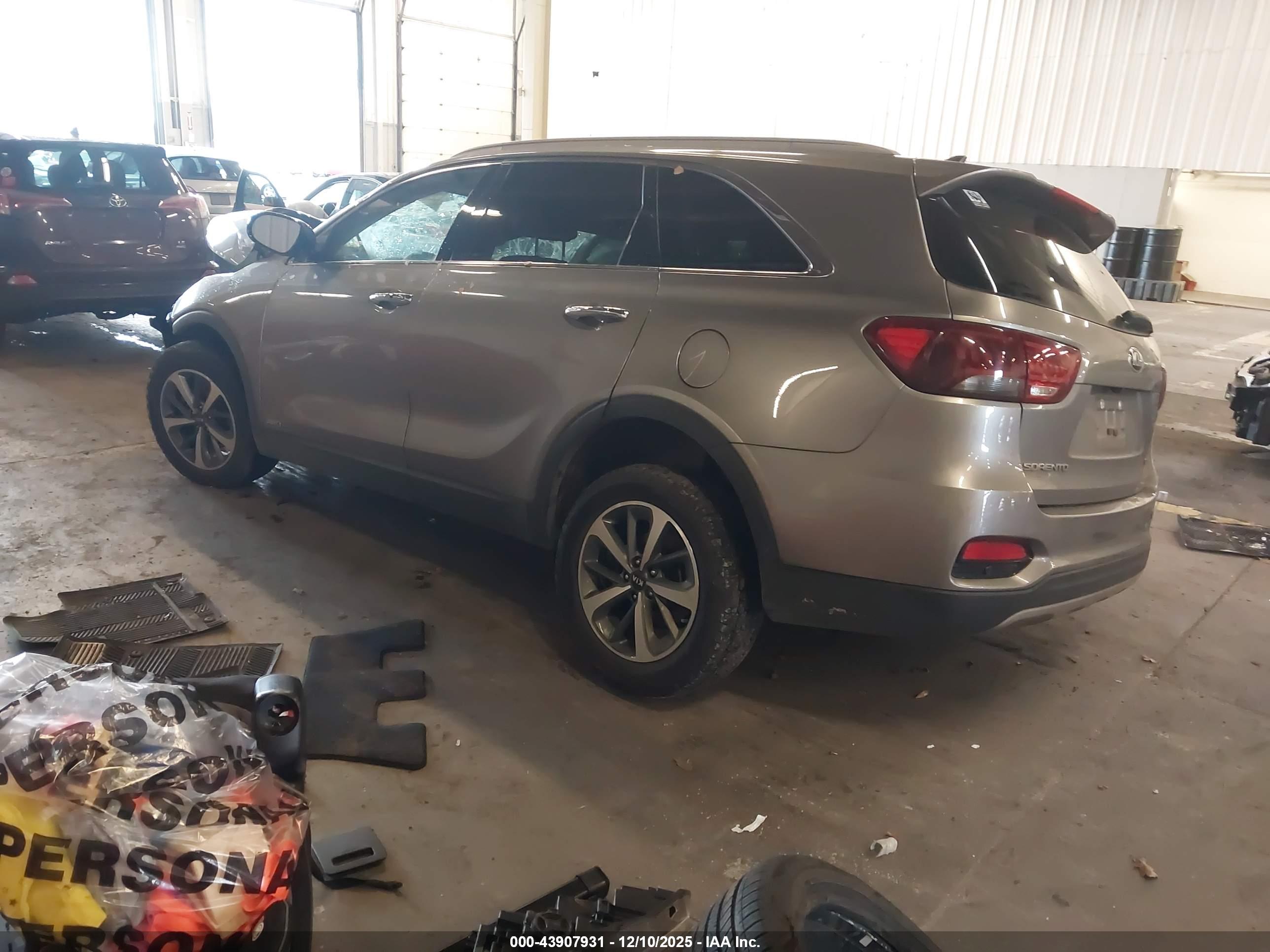 KIA SORENTO image 3