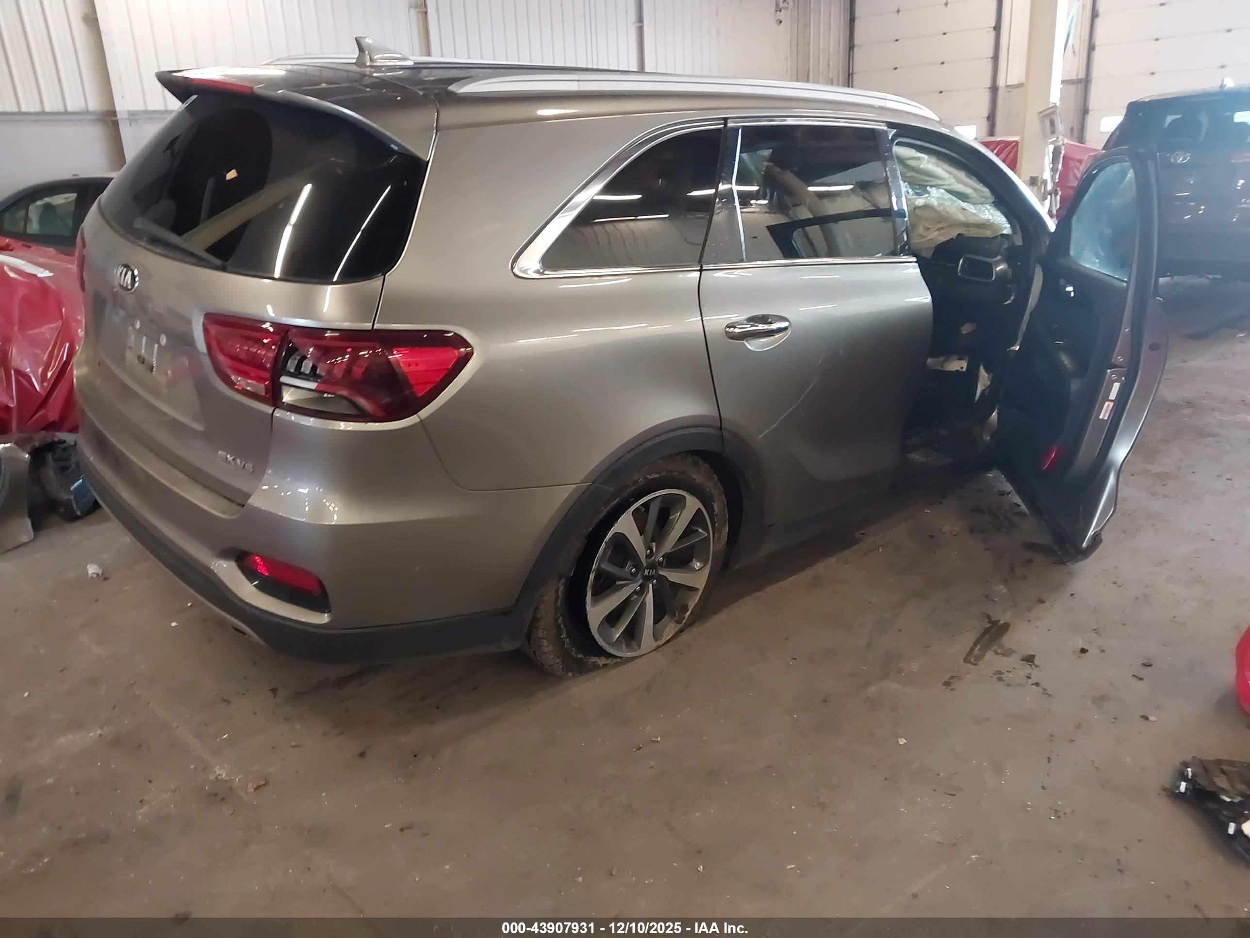 KIA SORENTO image 4