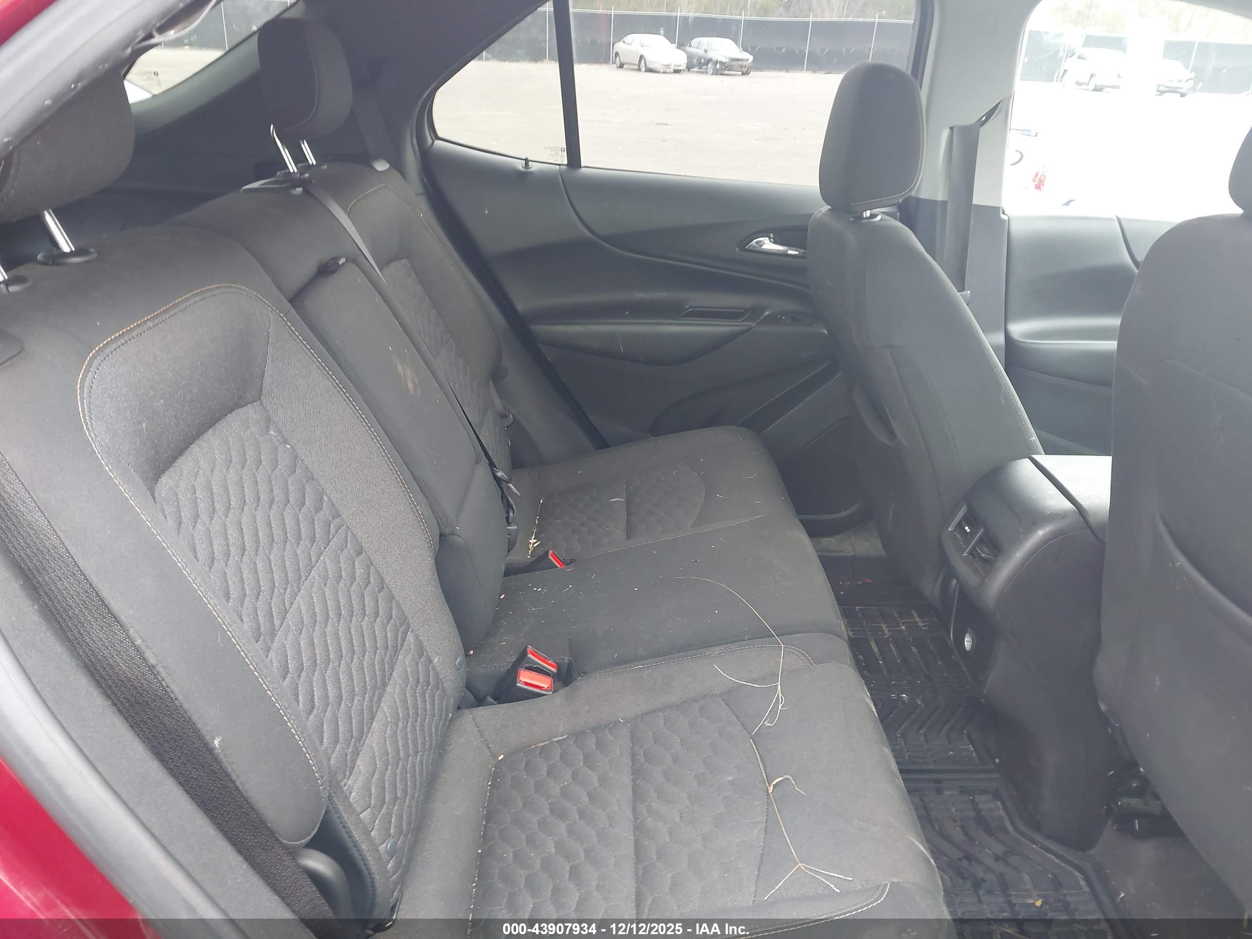CHEVROLET EQUINOX image 8