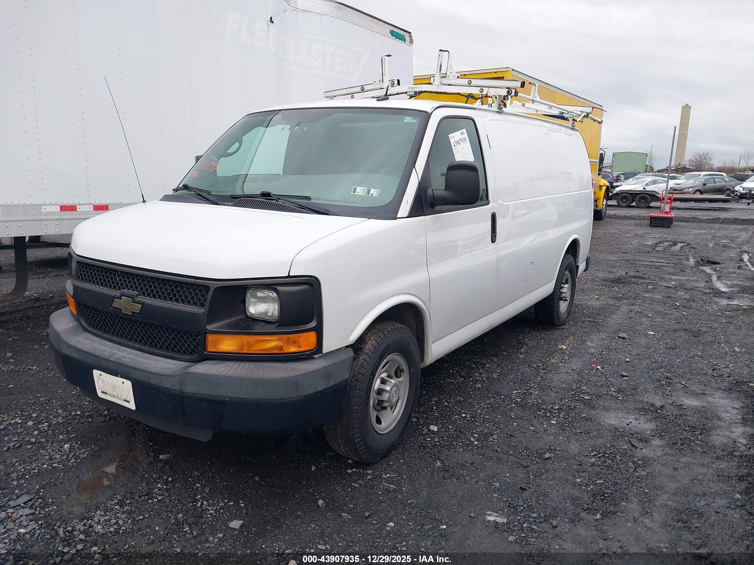 CHEVROLET EXPRESS image 2