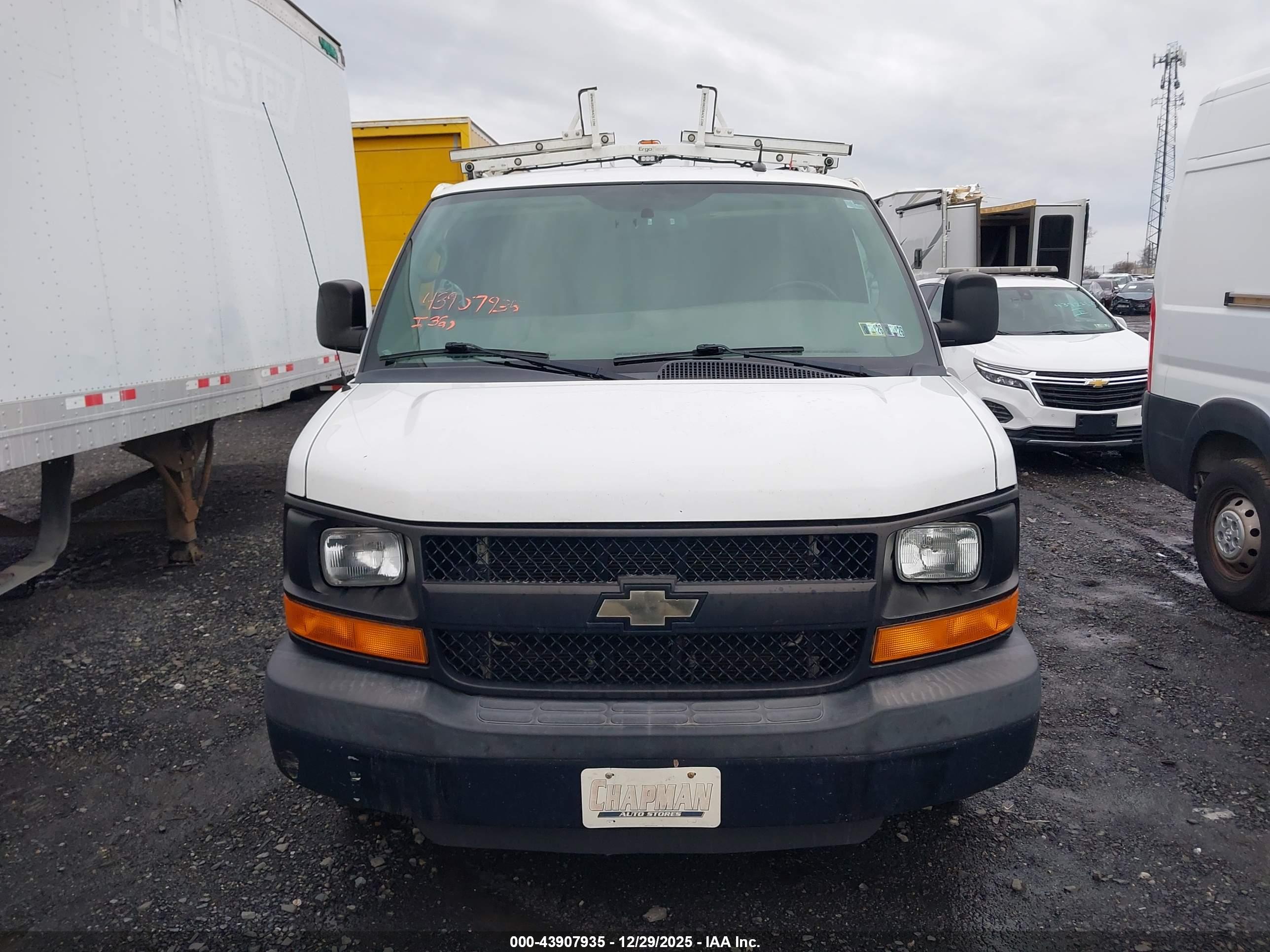CHEVROLET EXPRESS image 6