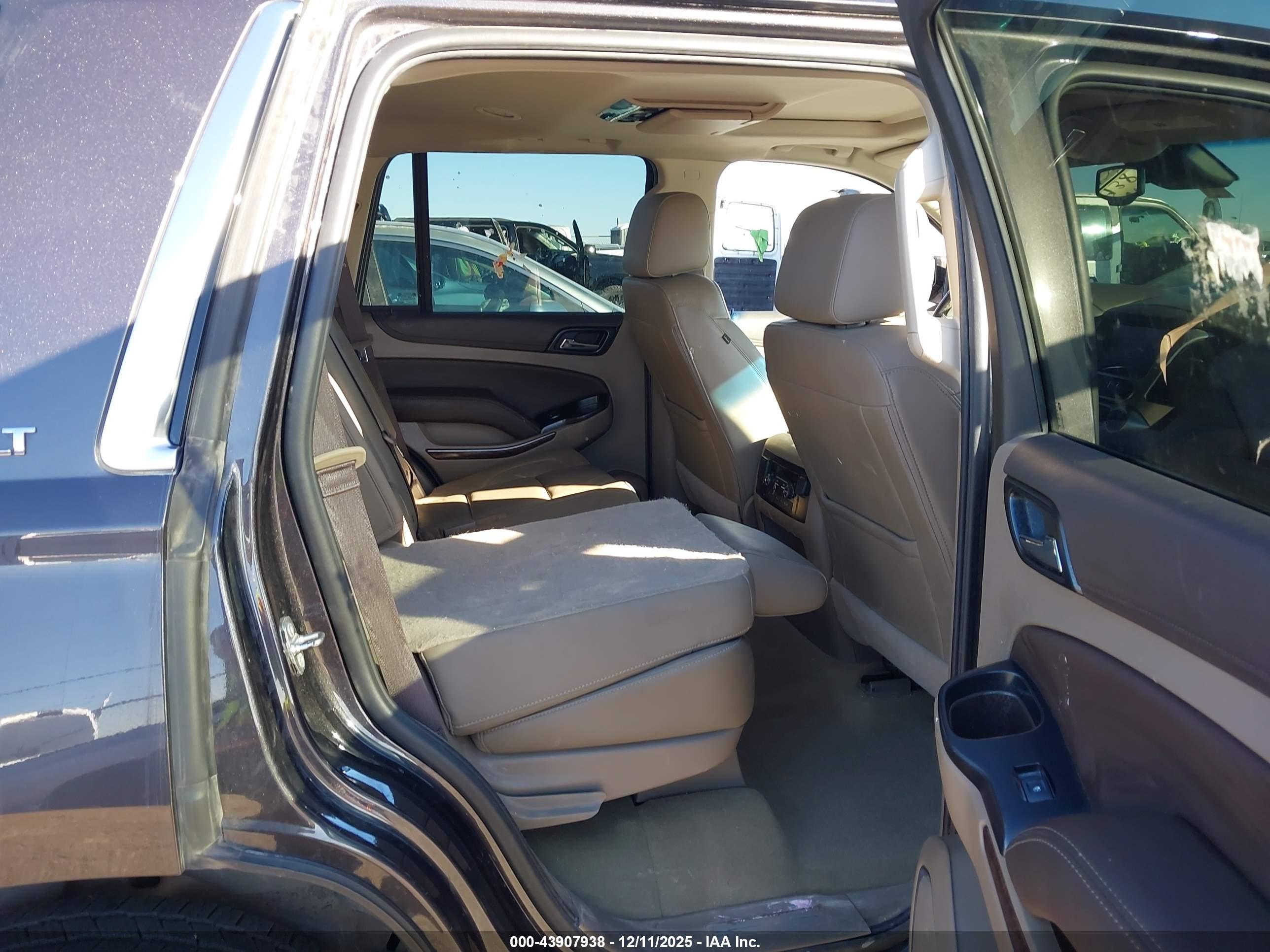 CHEVROLET TAHOE image 8