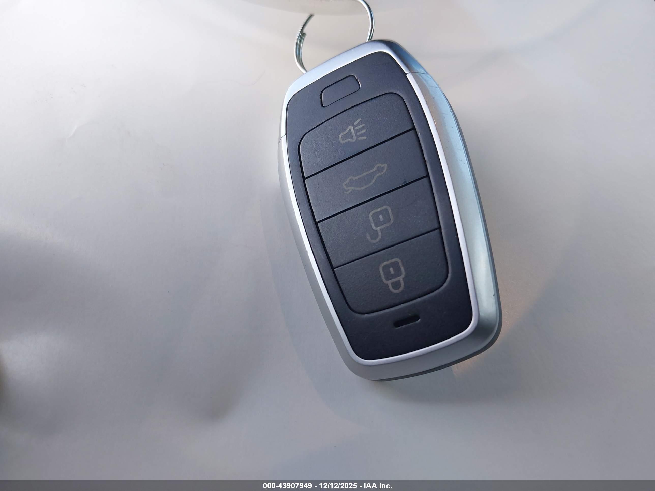 FORD FUSION image 11