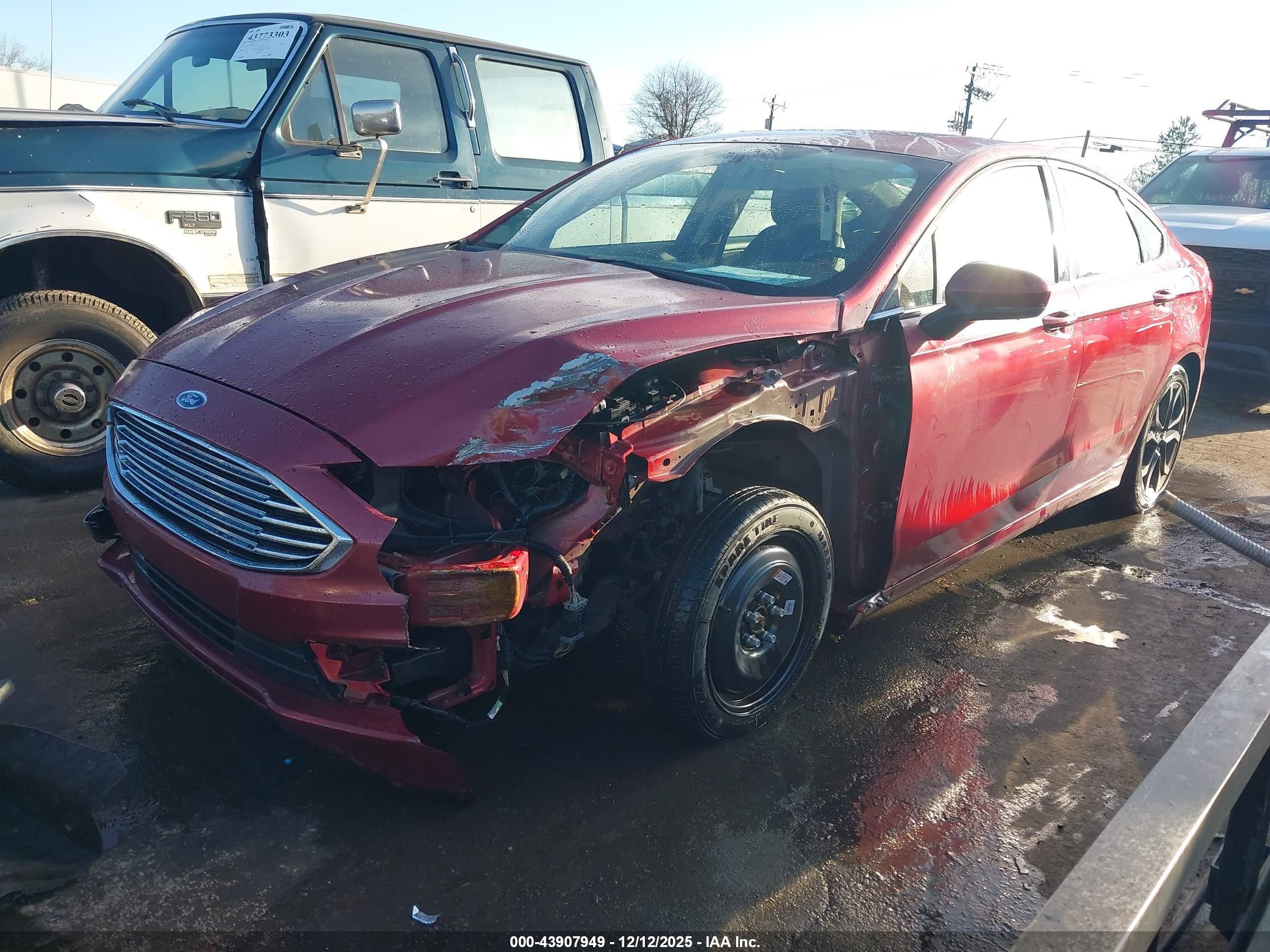 FORD FUSION image 2